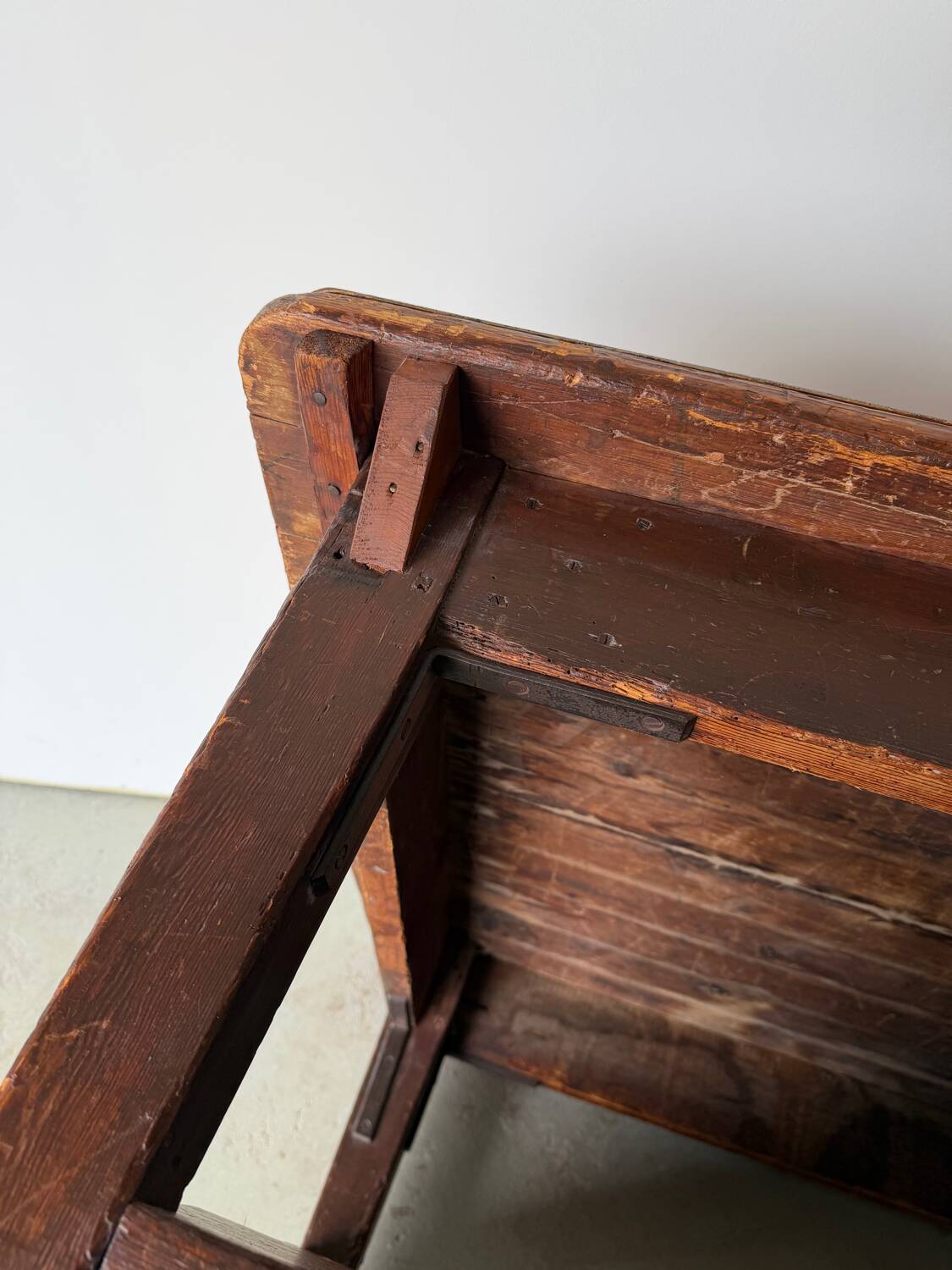 Antique draper's workbench / haberdashery table in solid wood from the early 20th century.