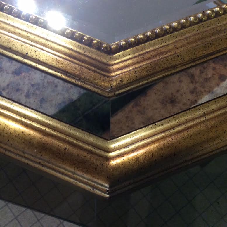Octagonal mirror pareclose