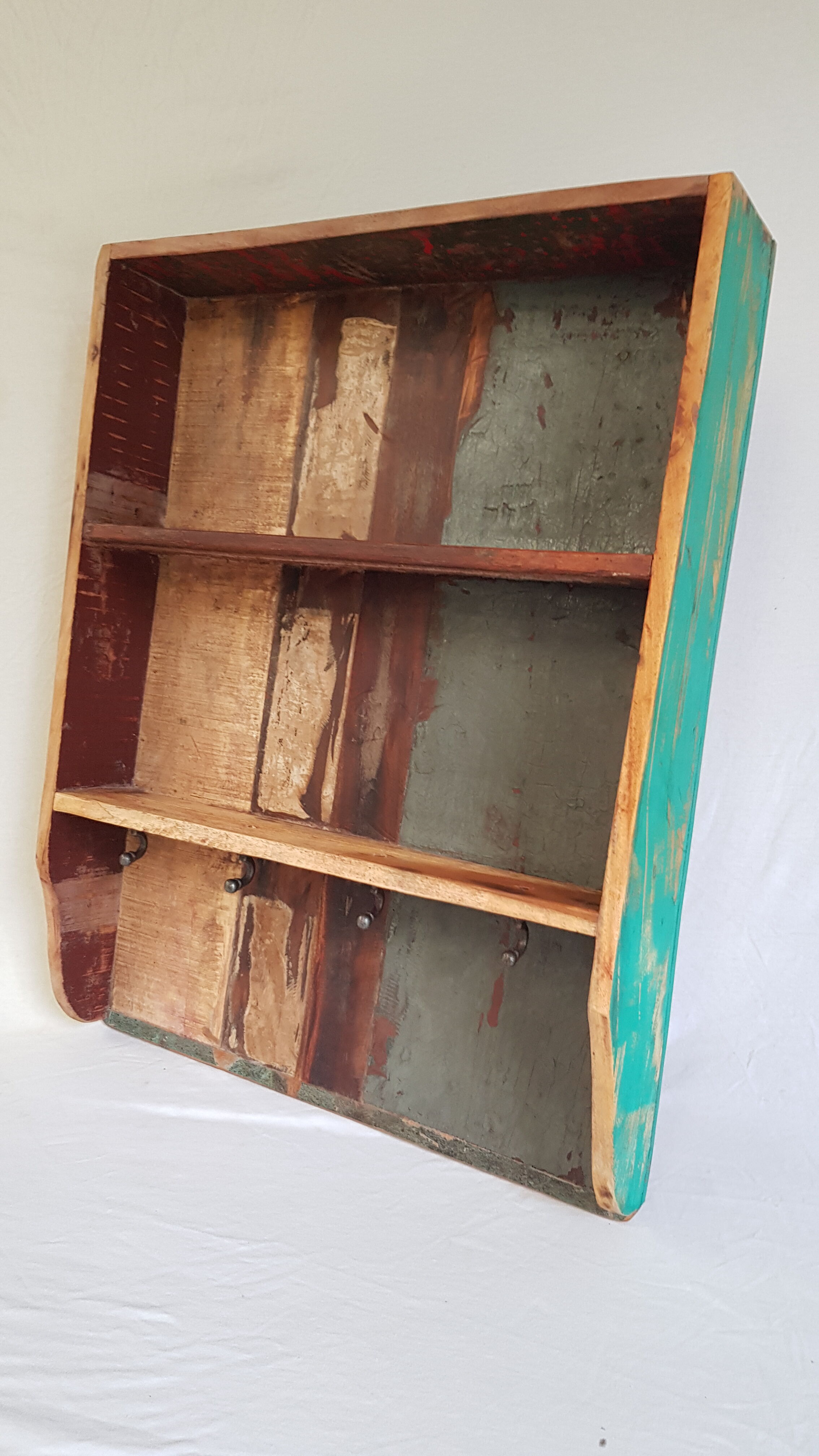 Wall shelf 3 shelves + 4 hooks cast iron in polychrome wood