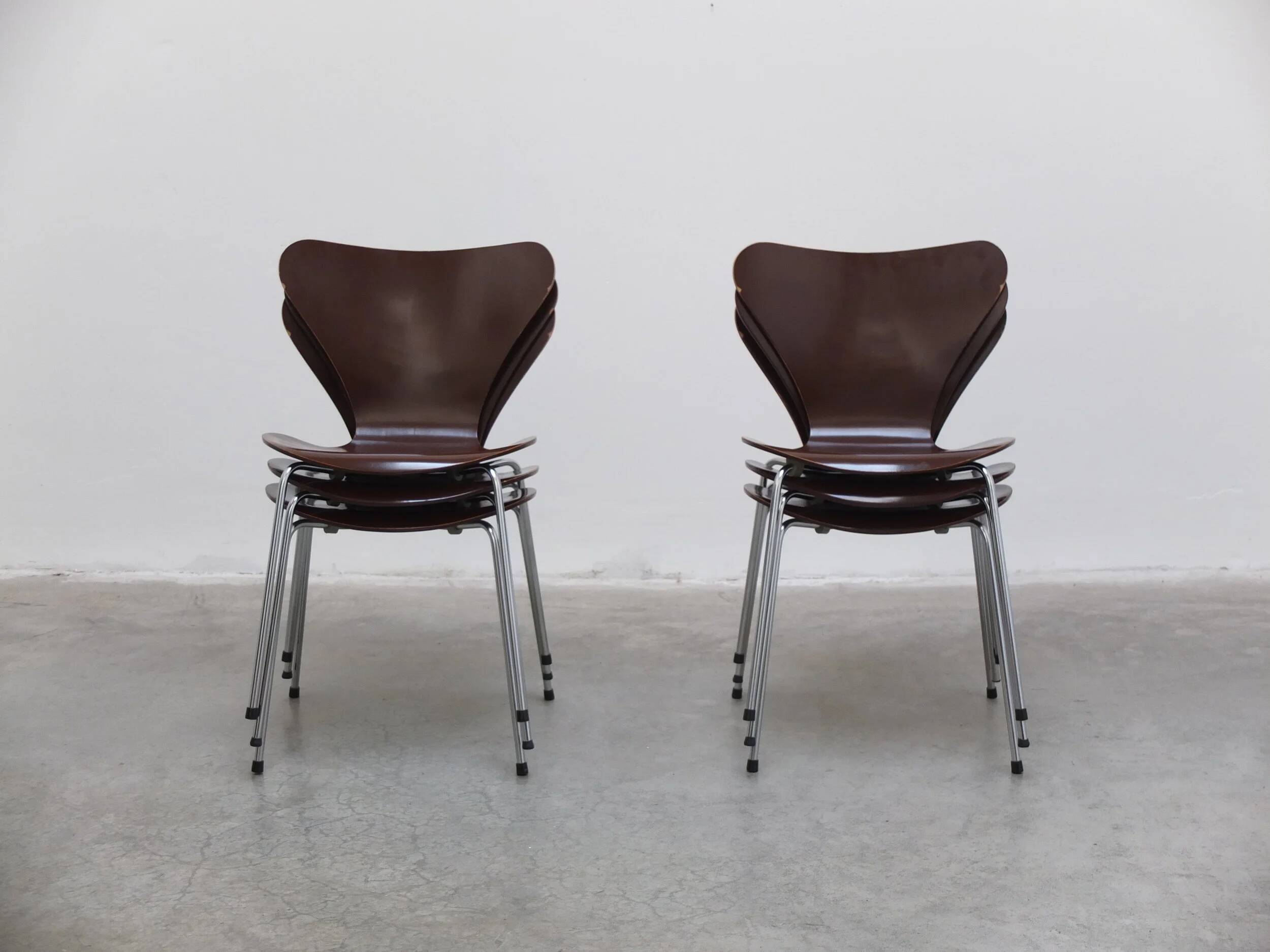 Set of 6 'Series 7' chairs by Arne Jacobsen for Fritz Hansen, 1975