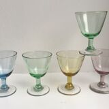 Ensemble de 5 verres à pieds à liqueur en verre coloré années 70