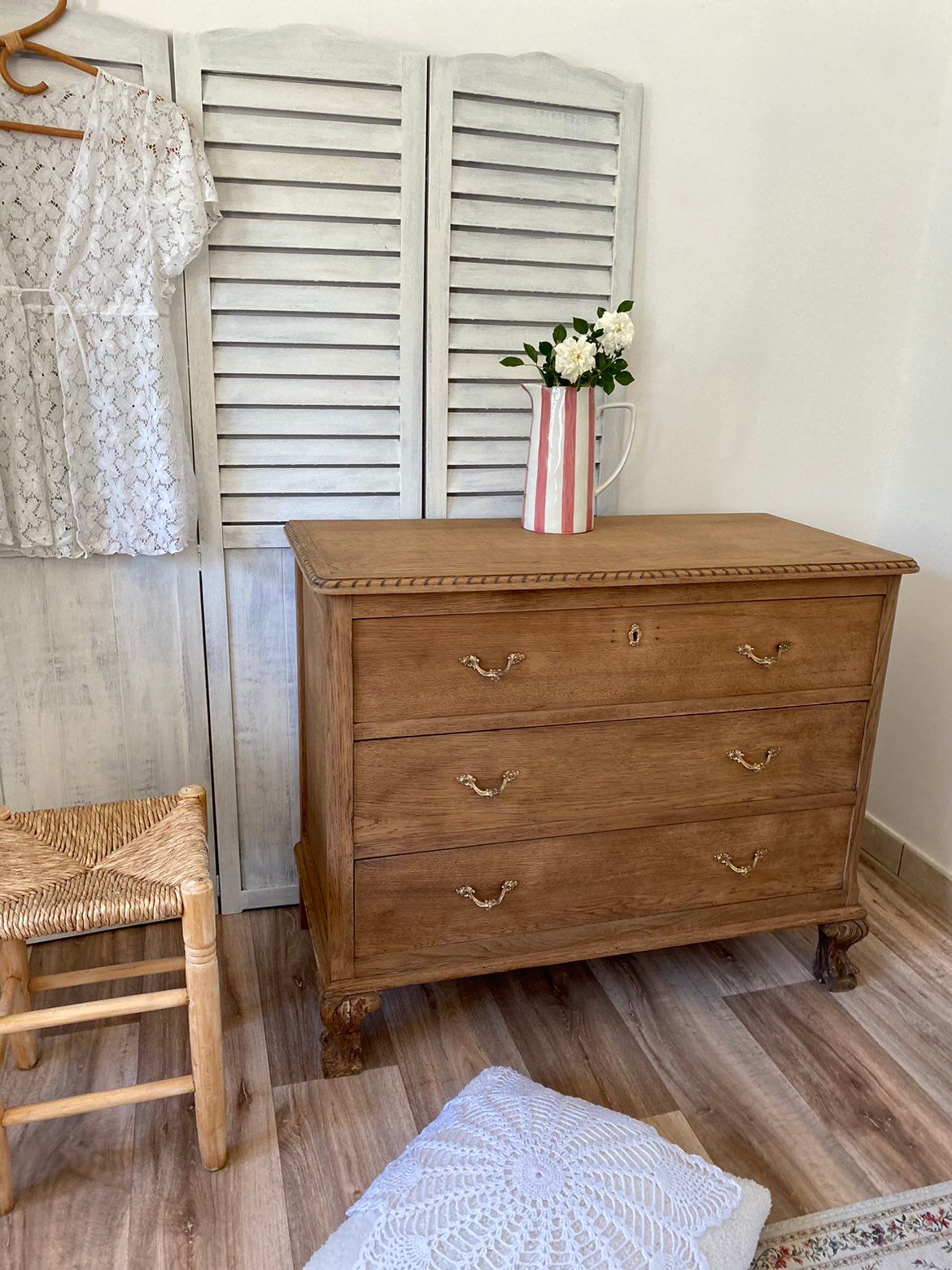 Commode pieds griffe