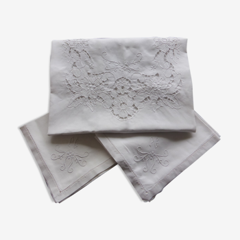Nappe ancienne et 10 serviettes en lin blanc brodé de fleurs,jours et monogramme PG-broderie Richelieu