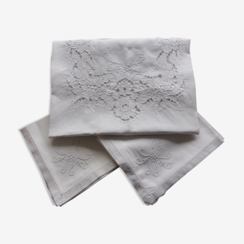 Antique tablecloth and 10 napkins in white linen embroidered with flowers, days and monogram PG-embroidery Richelieu