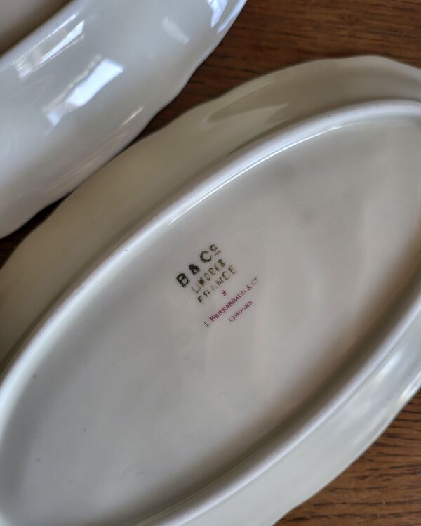 Limoges Bernardaud. Ensemble de 2 Raviers en porcelaine