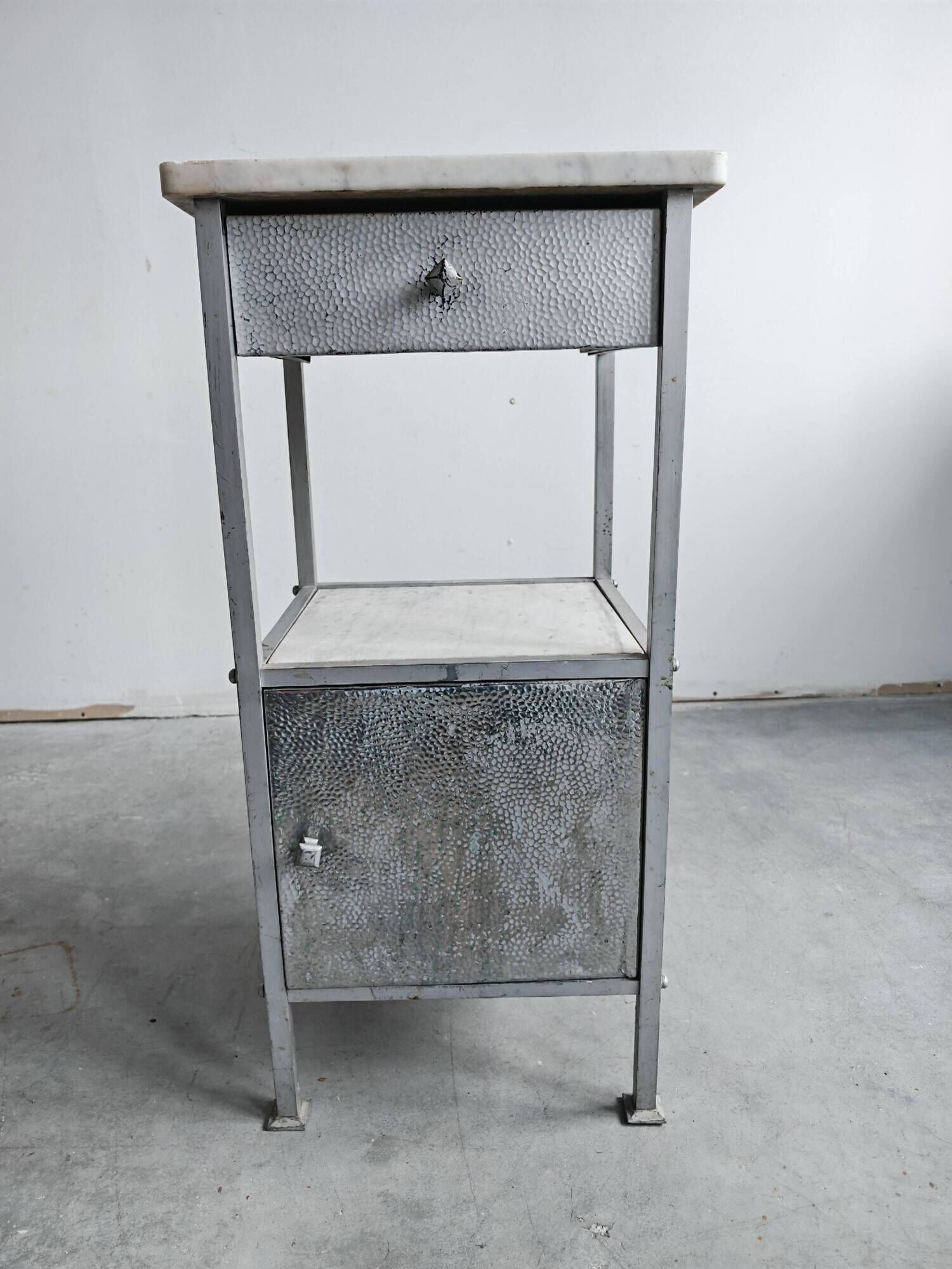 Secessionist furniture in marble and nickel-plated brass