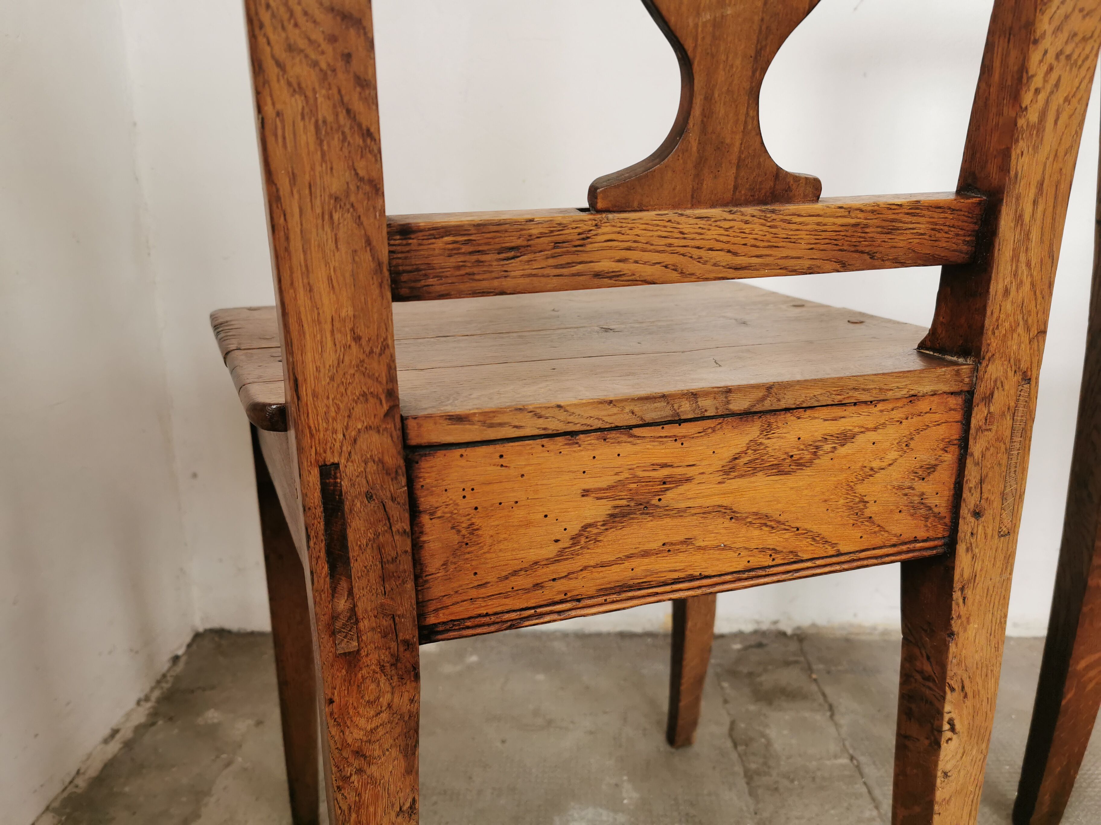 Paire de chaises en chêne brut