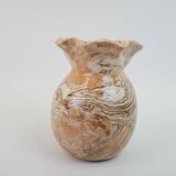 Vase rond à col corolle en terre mêlée ocre