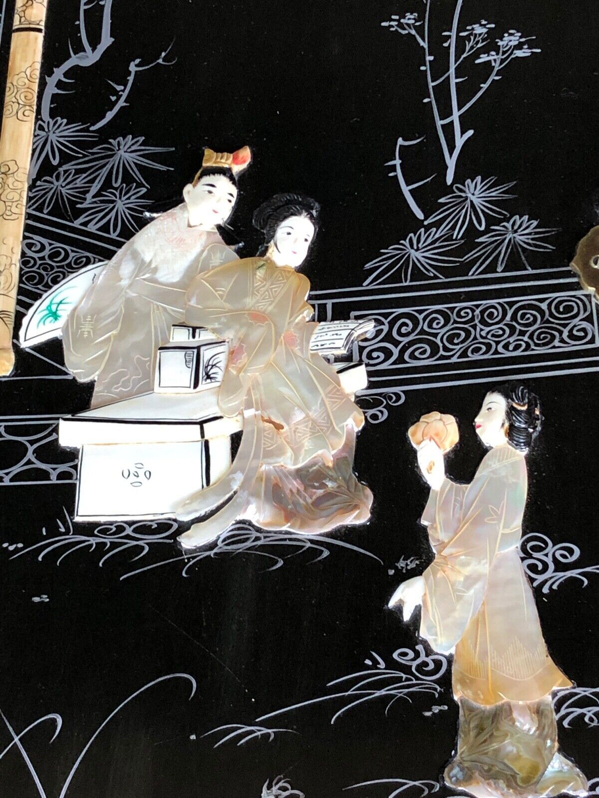 Four lacquer panels japan china XXe decorations of geishas
