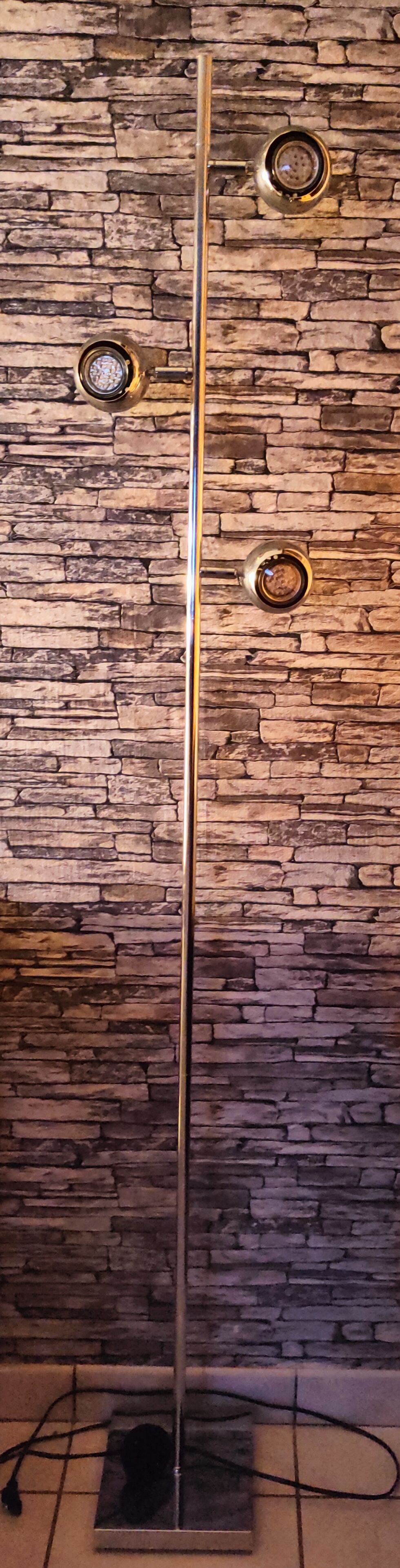 Smooth floor lamp eyes ball 1980