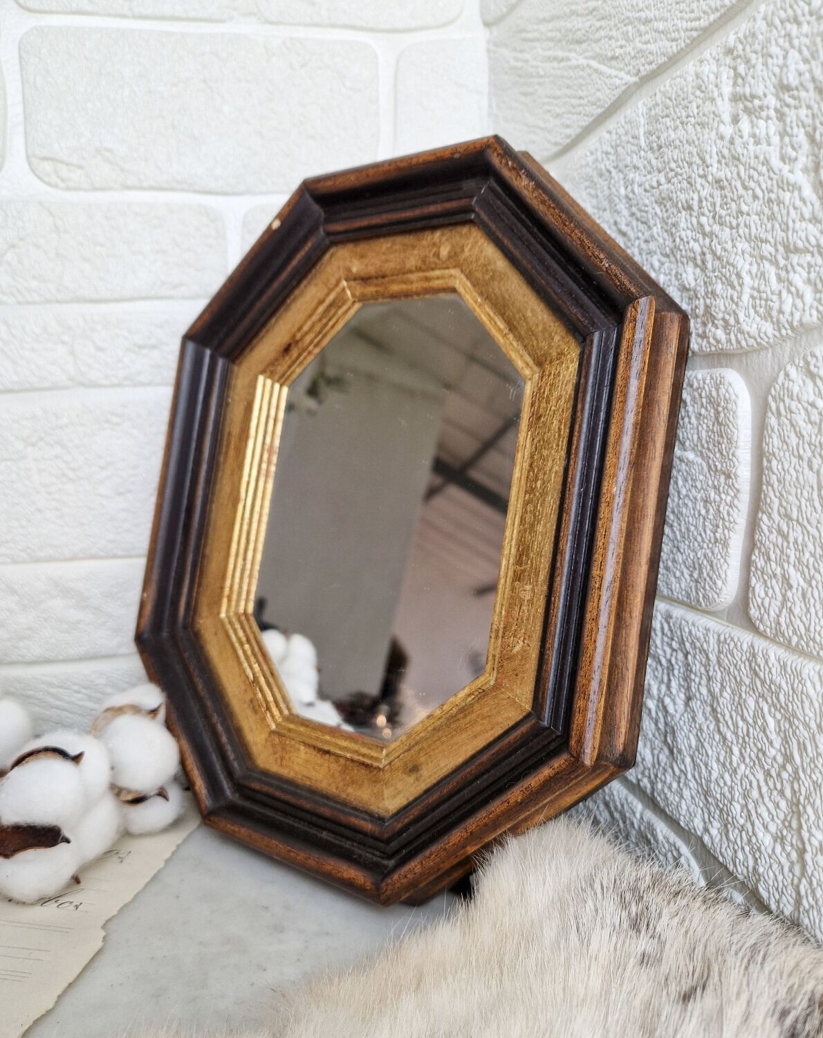 Miroir ancien en bois octogonal noir et doré
