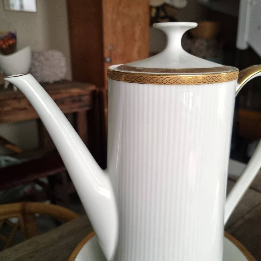 Porcelain dinner service