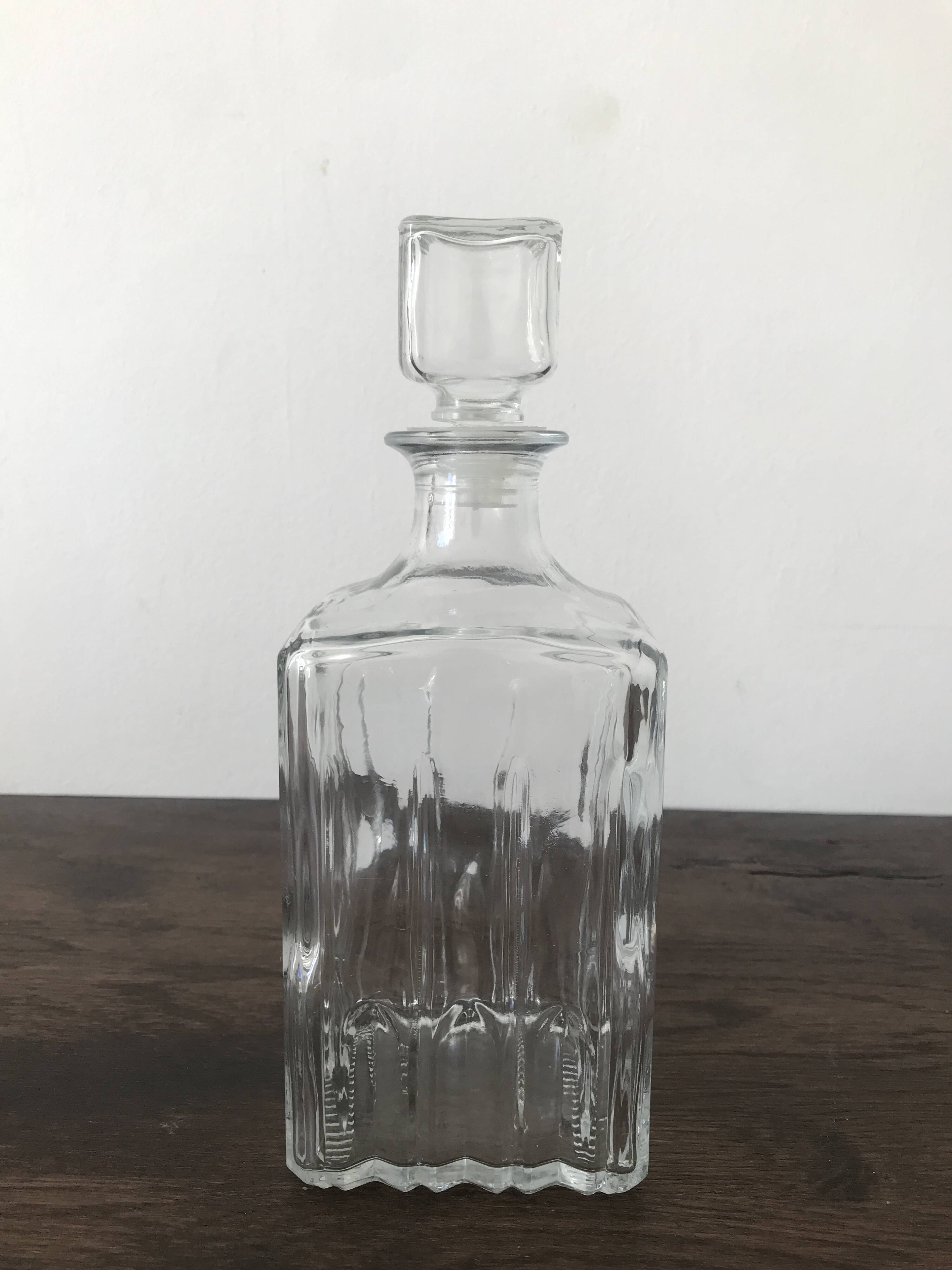 Glass whiskey decanter