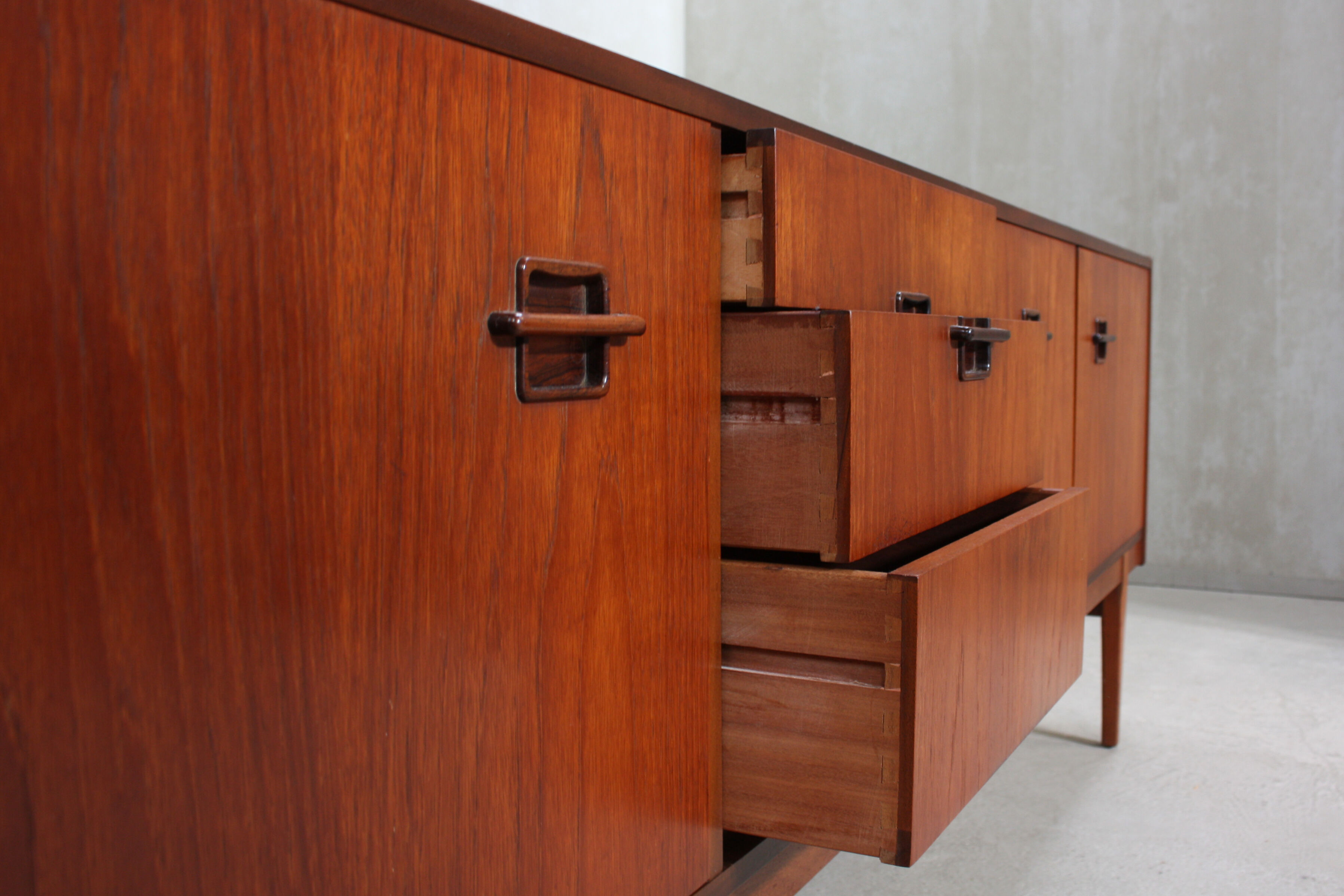 Enfilade anglaise en teck marque Nathan 1960