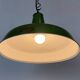 Lampe suspendue en émail vert industriel de Jackson Electrical Co., années 1960.