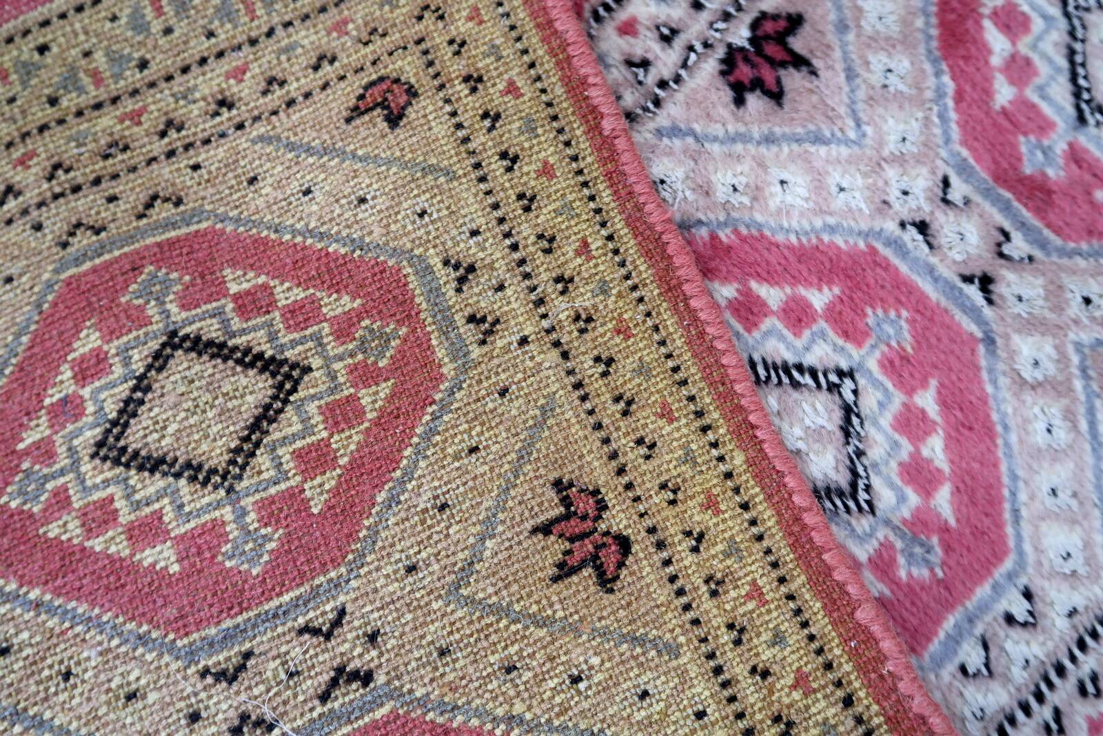 Tapis vintage ouzbek Bukhara fait main en laine et soie – 32 x 97 cm