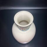 Vase orné de motifs asiatiques