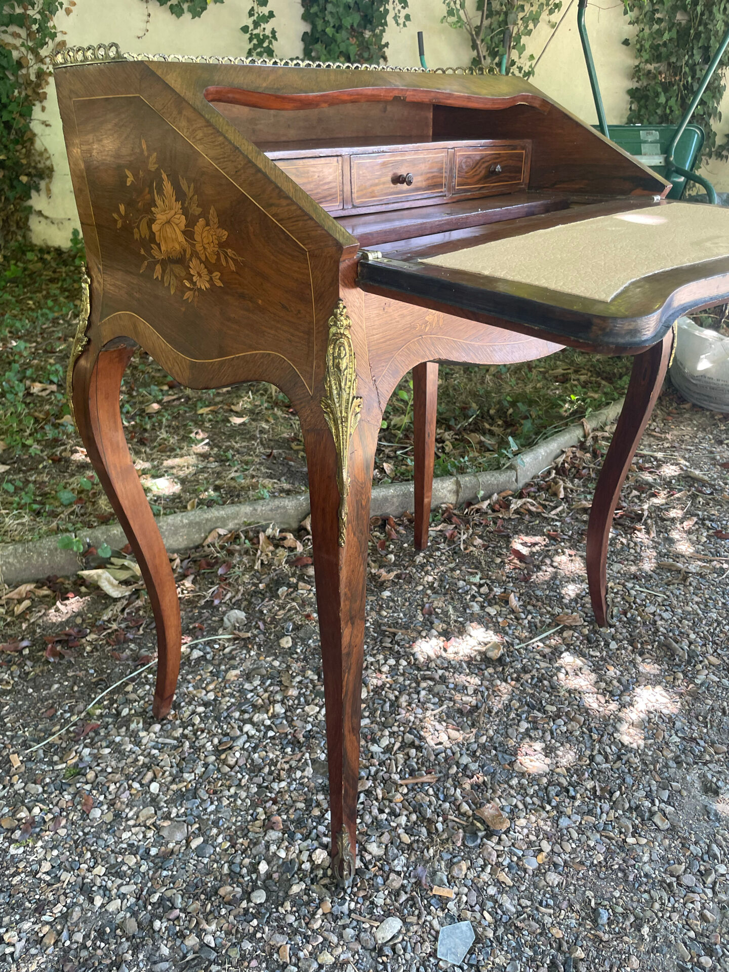 Bureau de dame ,dos d’âne fin XIX eme