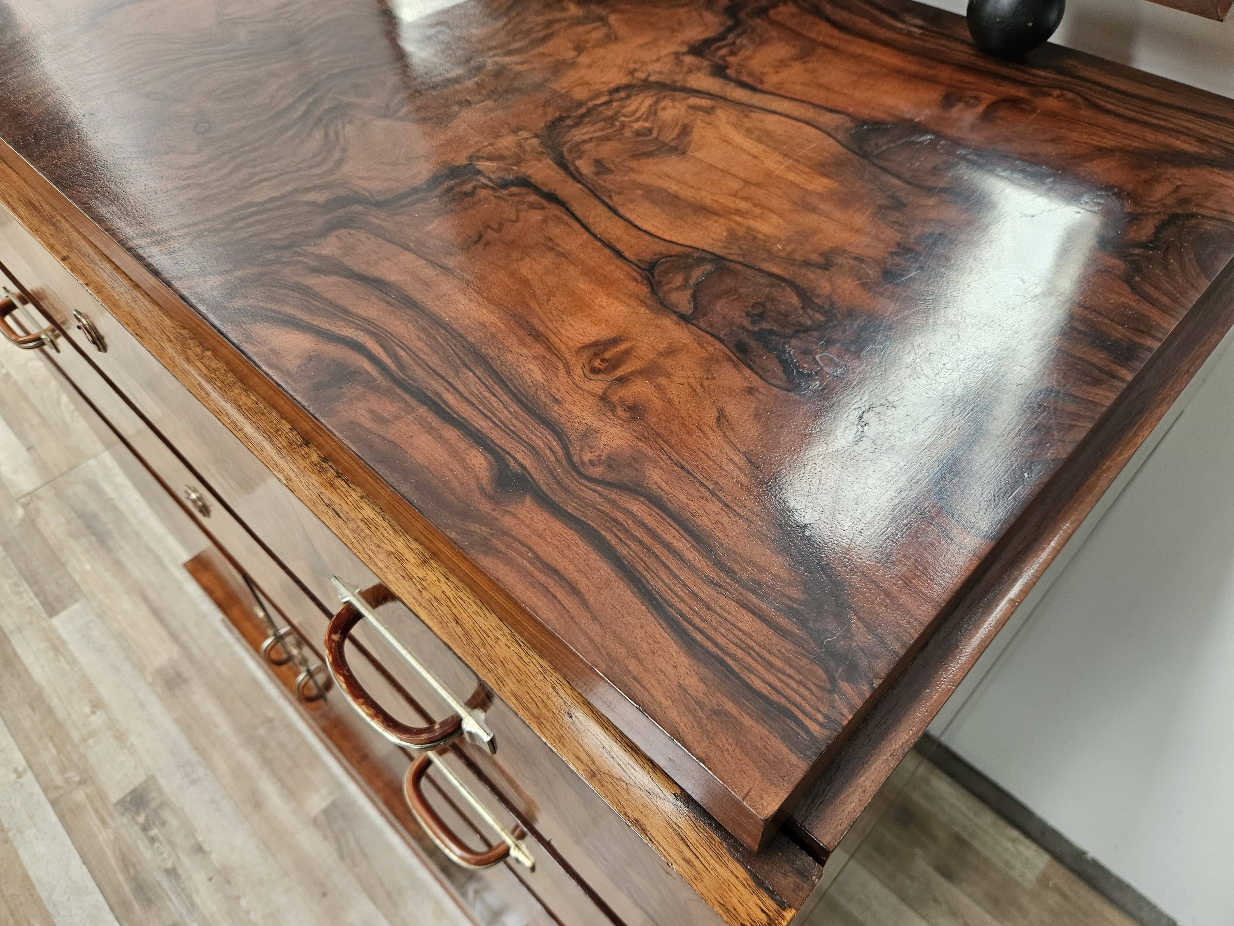 1940s Art Decò sideboard in walnut burl with mirror