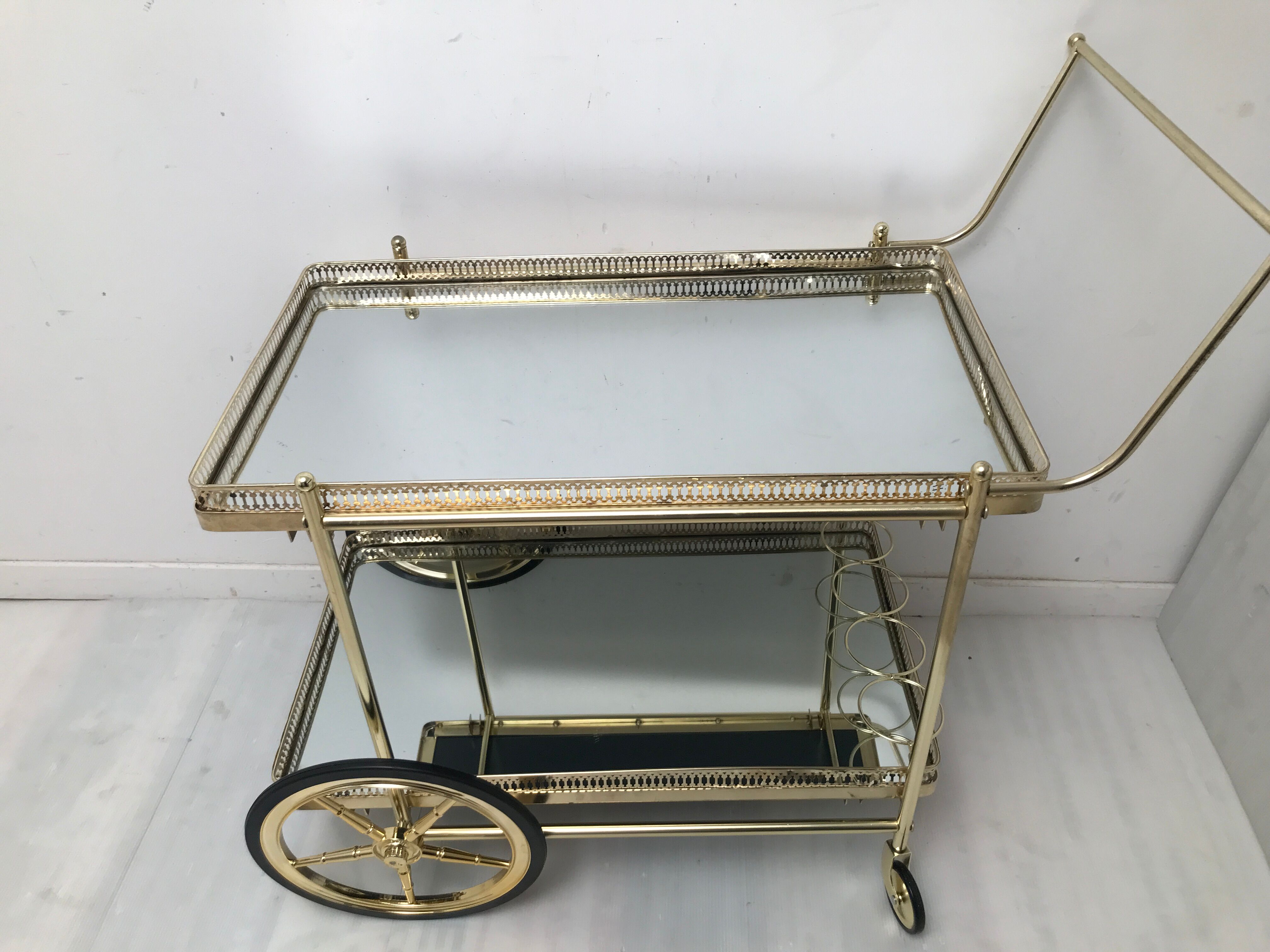 Desert with mirror glass trays