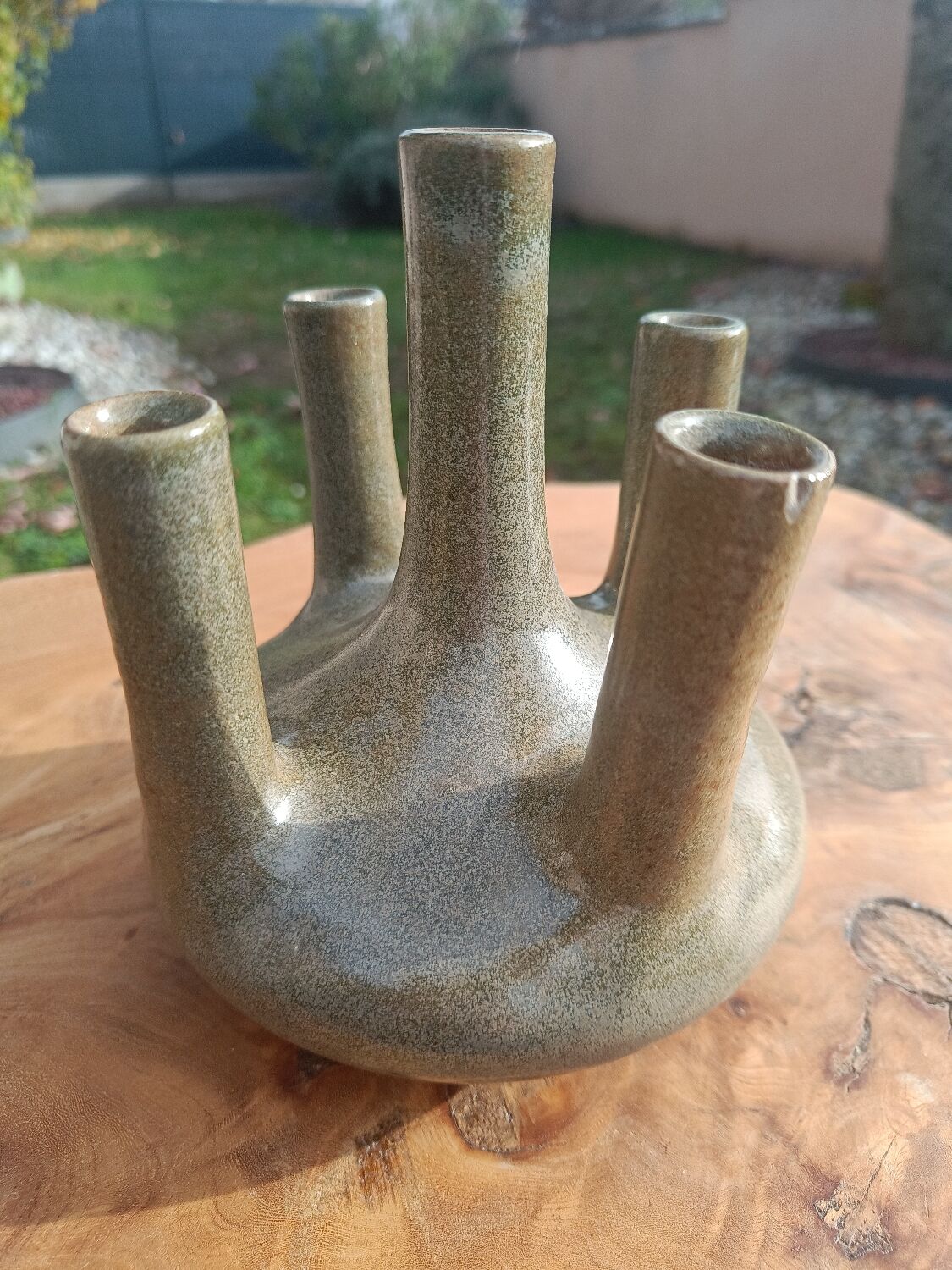 Vallauris single-flower ceramics