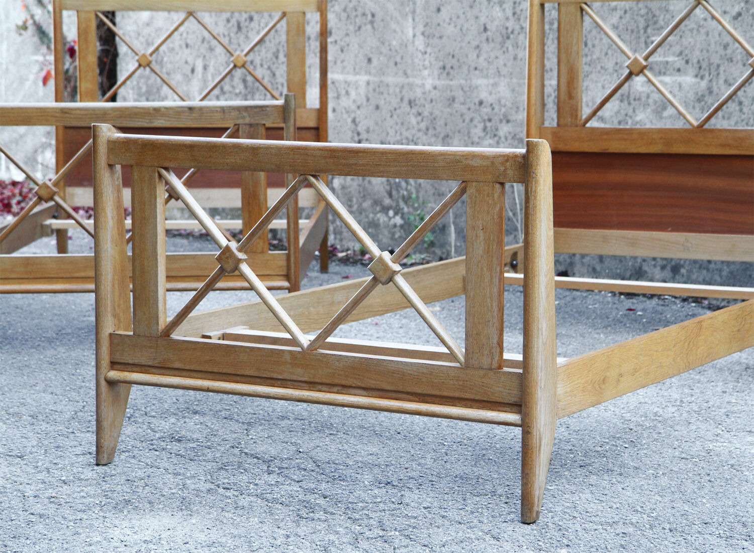 Twin beds to braces 1950