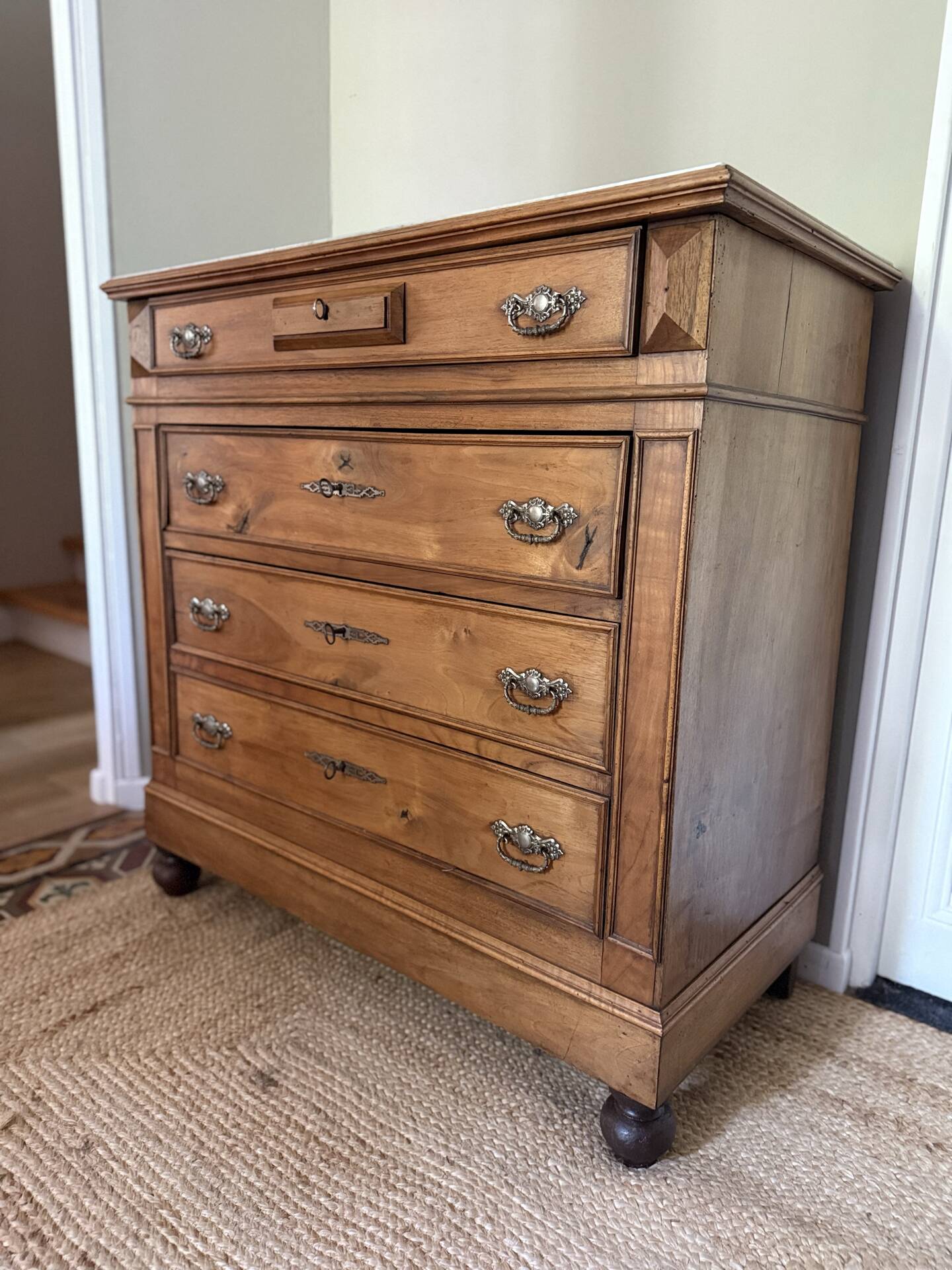 Antique Louis-Philippe commode in solid wood and white marble.