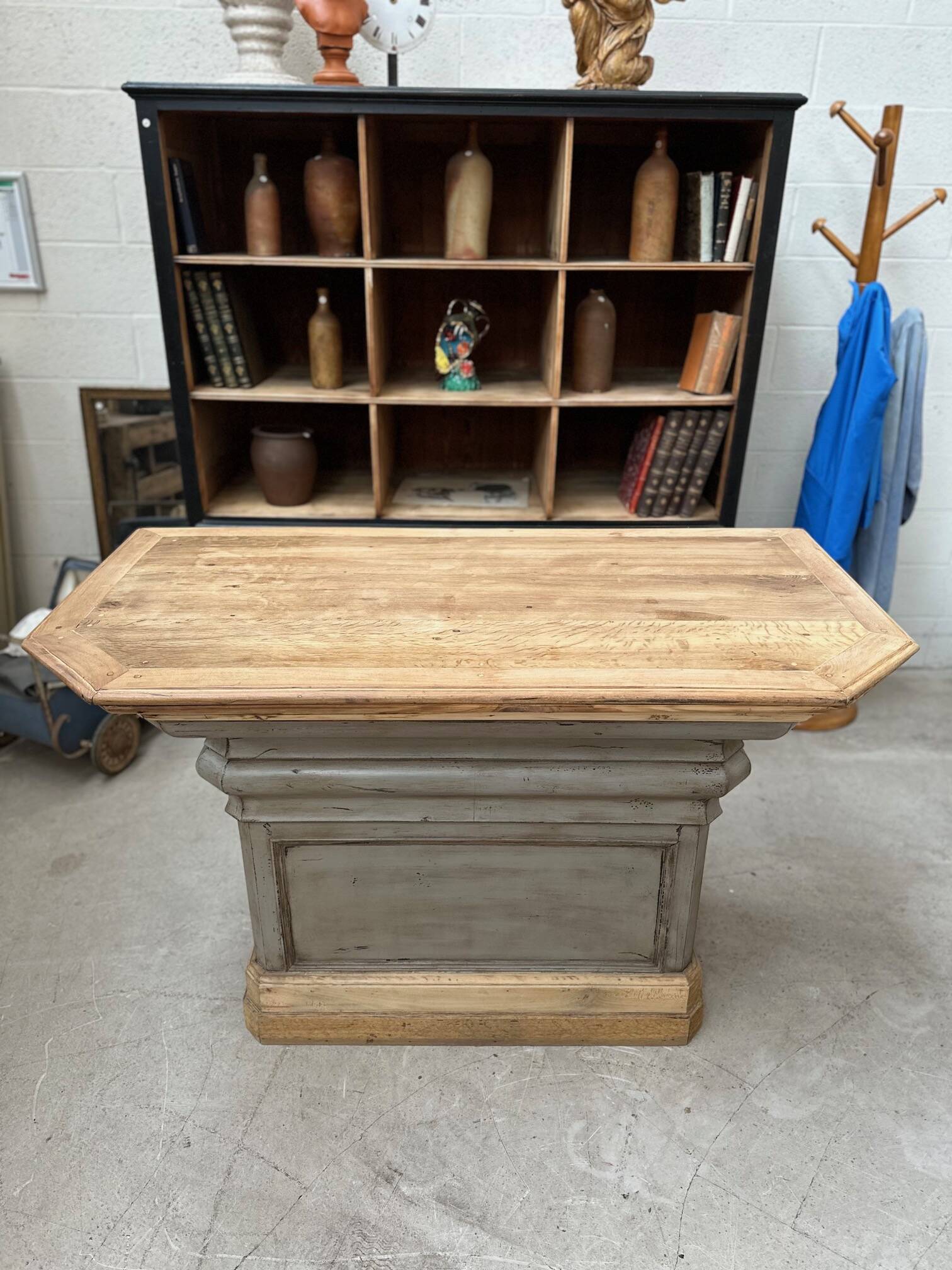 Early 20th century counter