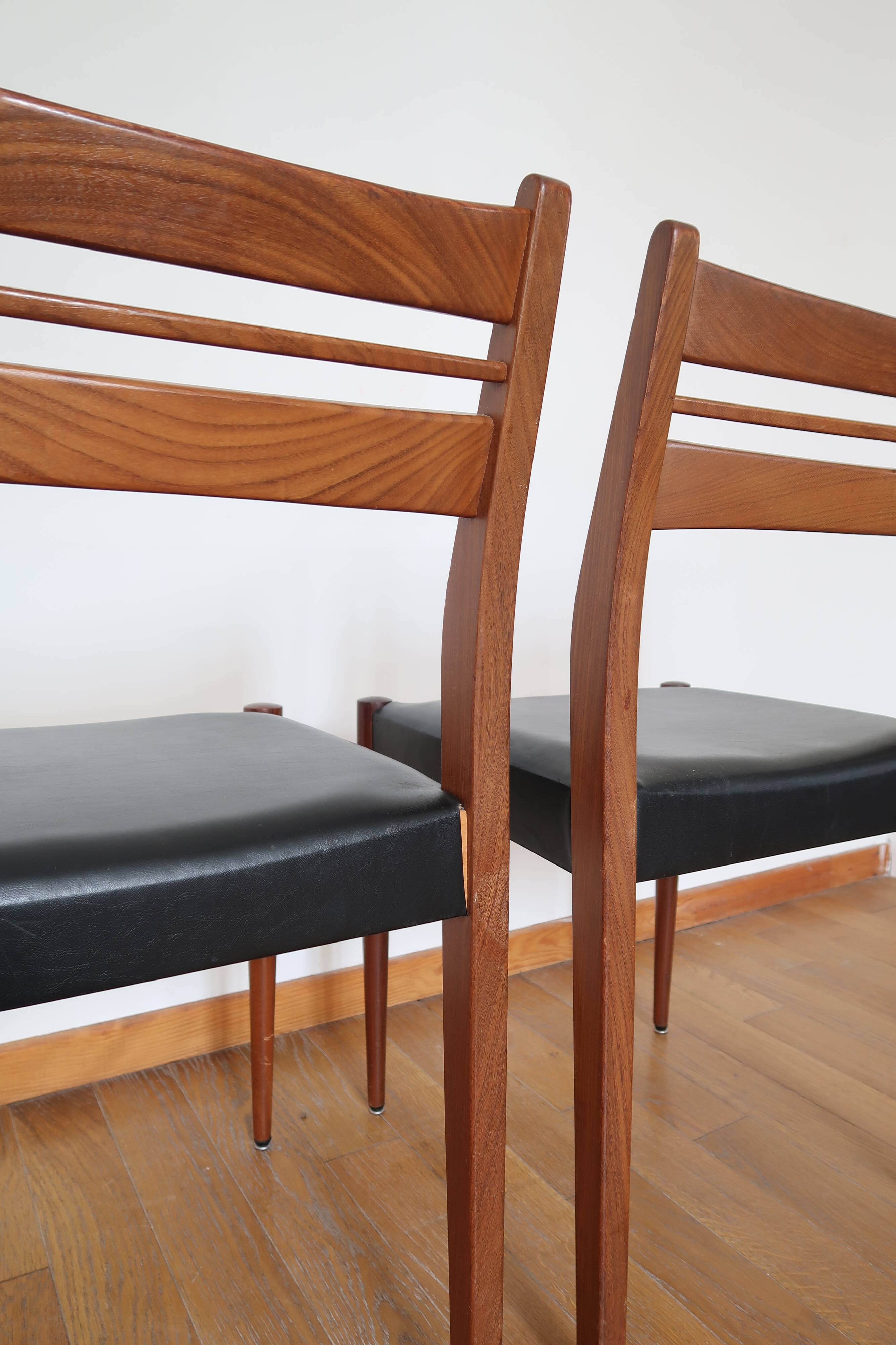 Pair of Scandinavian chairs skaï/teak