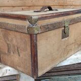 Trunk old leather and brass