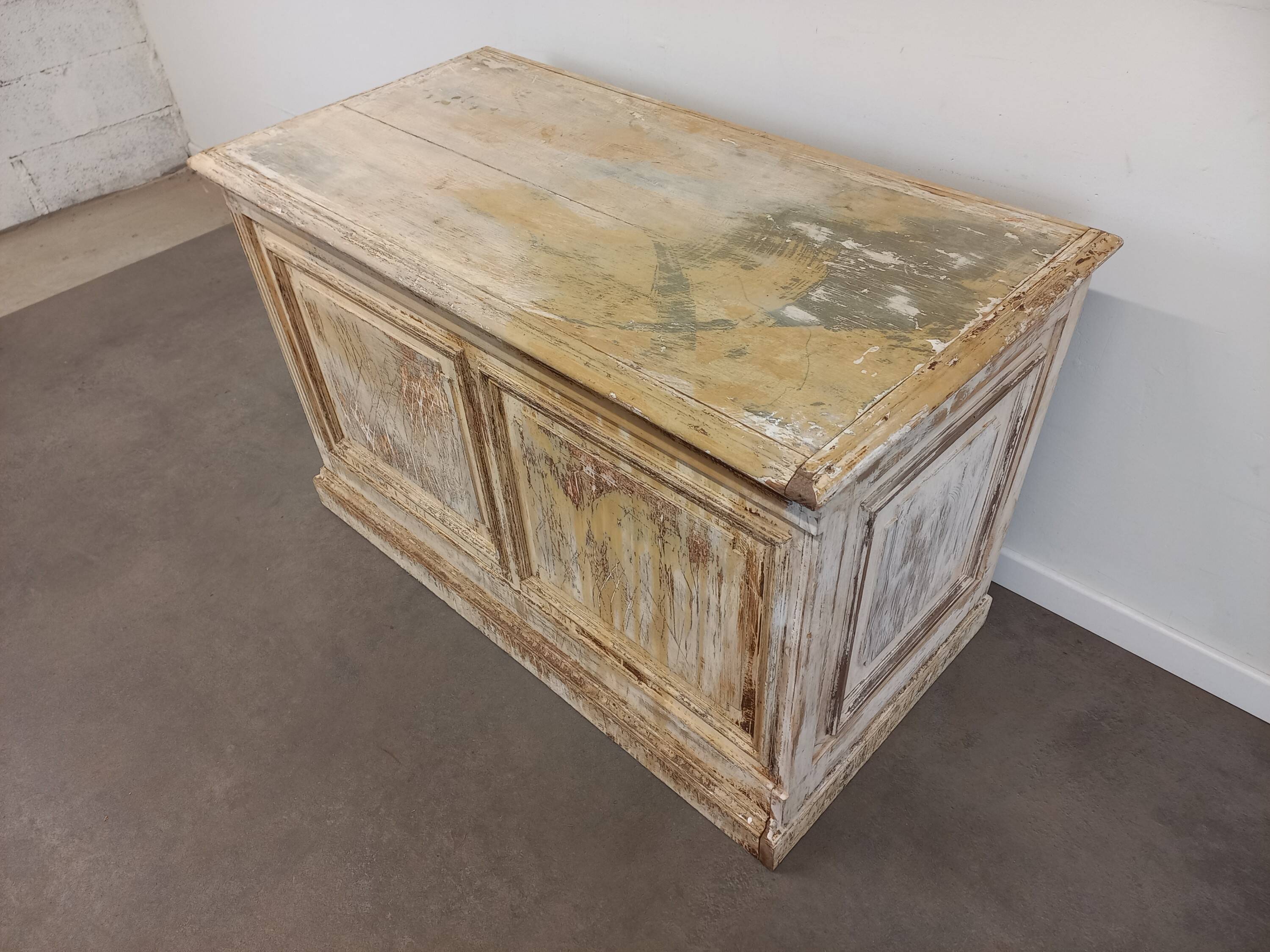 patinated store bank
