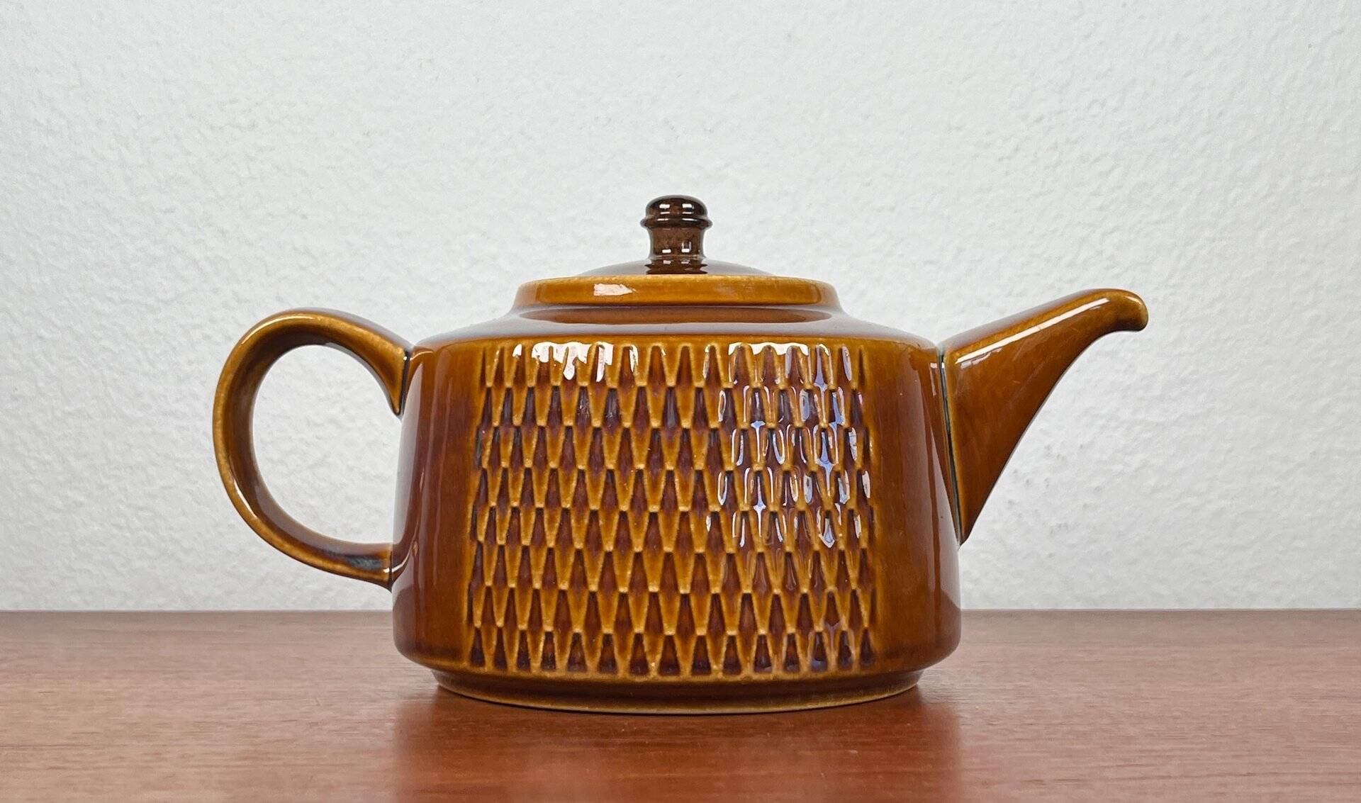 Danish studio pottery teapot from the mid-century by Søholm, 1960s.