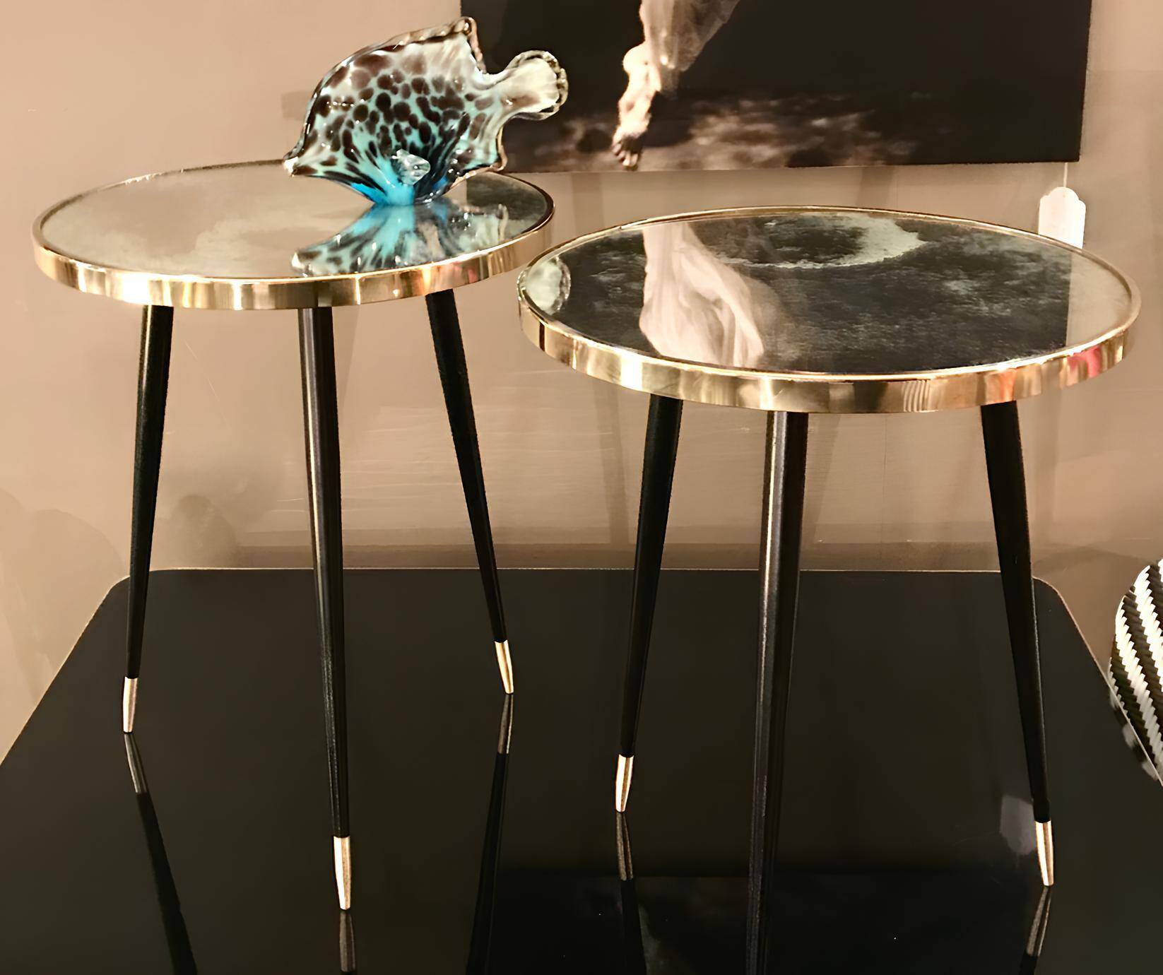 Round table Twist, high-gloss laminate and brass details, handmade, size S.