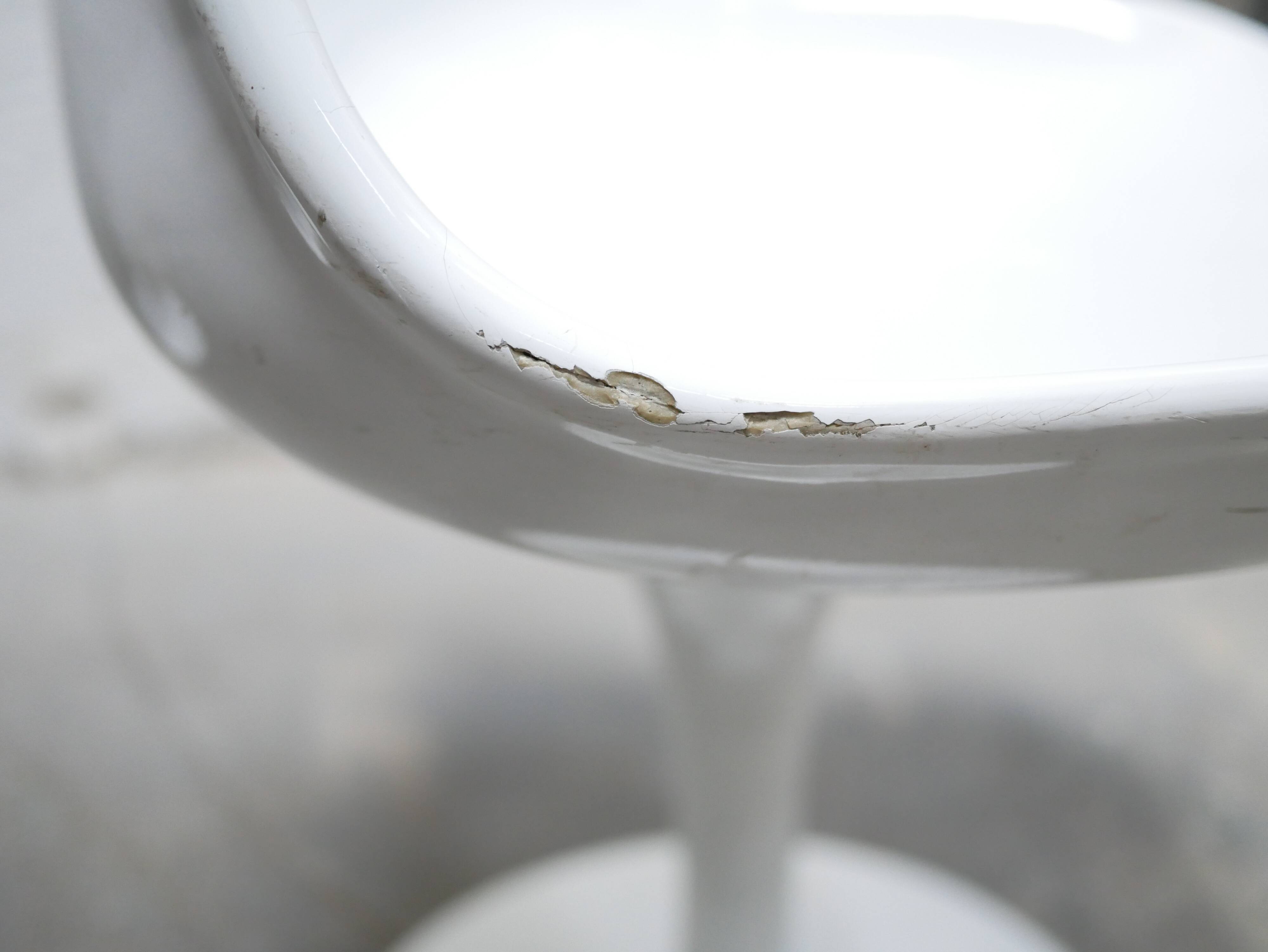 Vintage swivel tulip chair