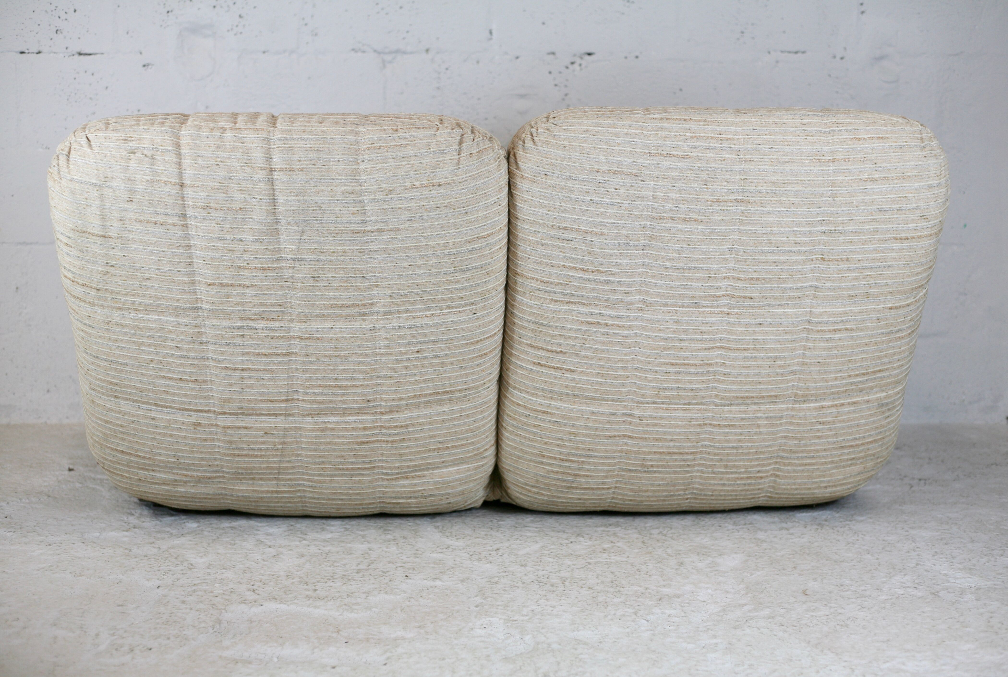 Reclining sofa color "crème chinée", France, circa 1970