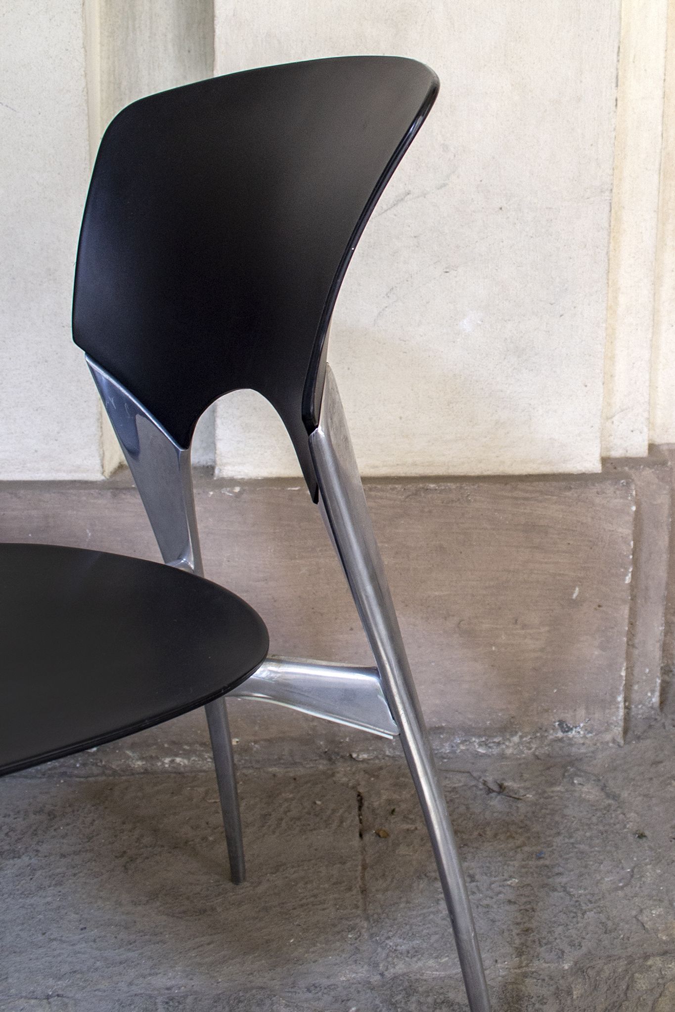 2 chaises empilablse Silla par Josep Llusca pour Driade Italia Année 1995