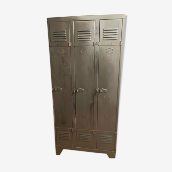 Metal cabinet