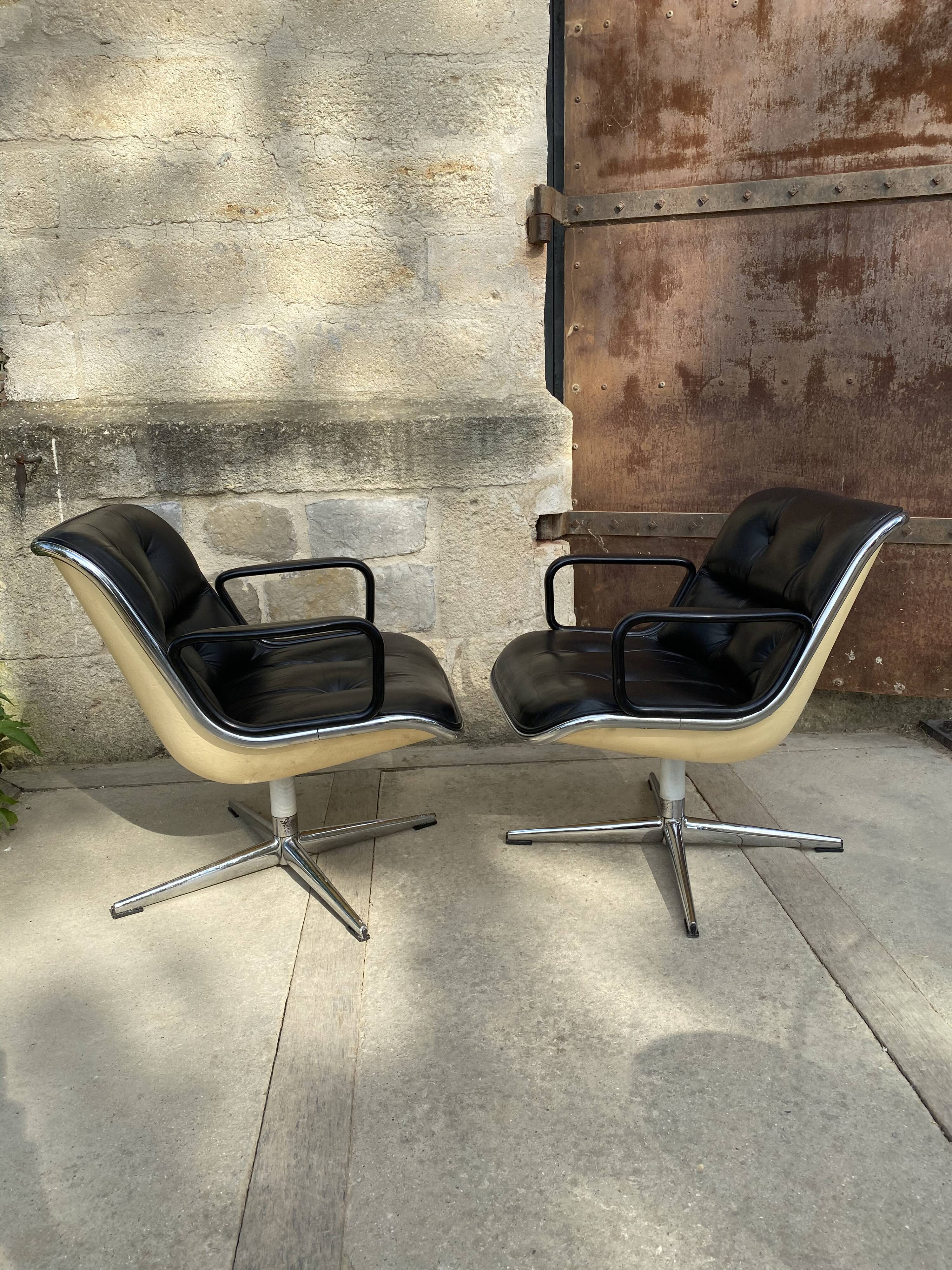 Paire de fauteuils Charles Pollock Knoll executive chair