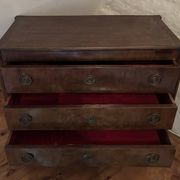 Antique commode with 3 drawers in Empire/Restoration style, with bronze corded handles.