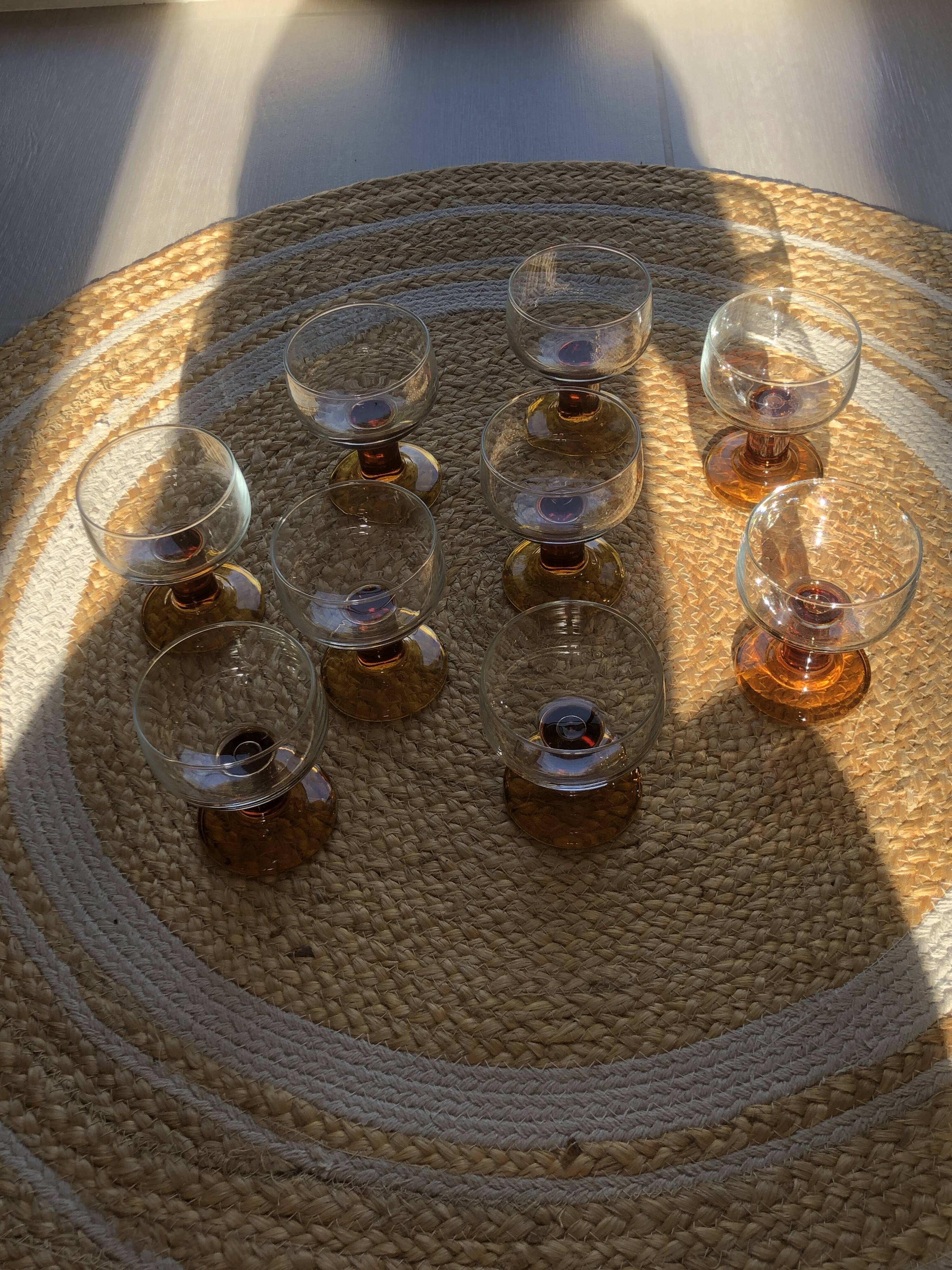 Lot of 9 glasses/cups from the 70s with amber feet