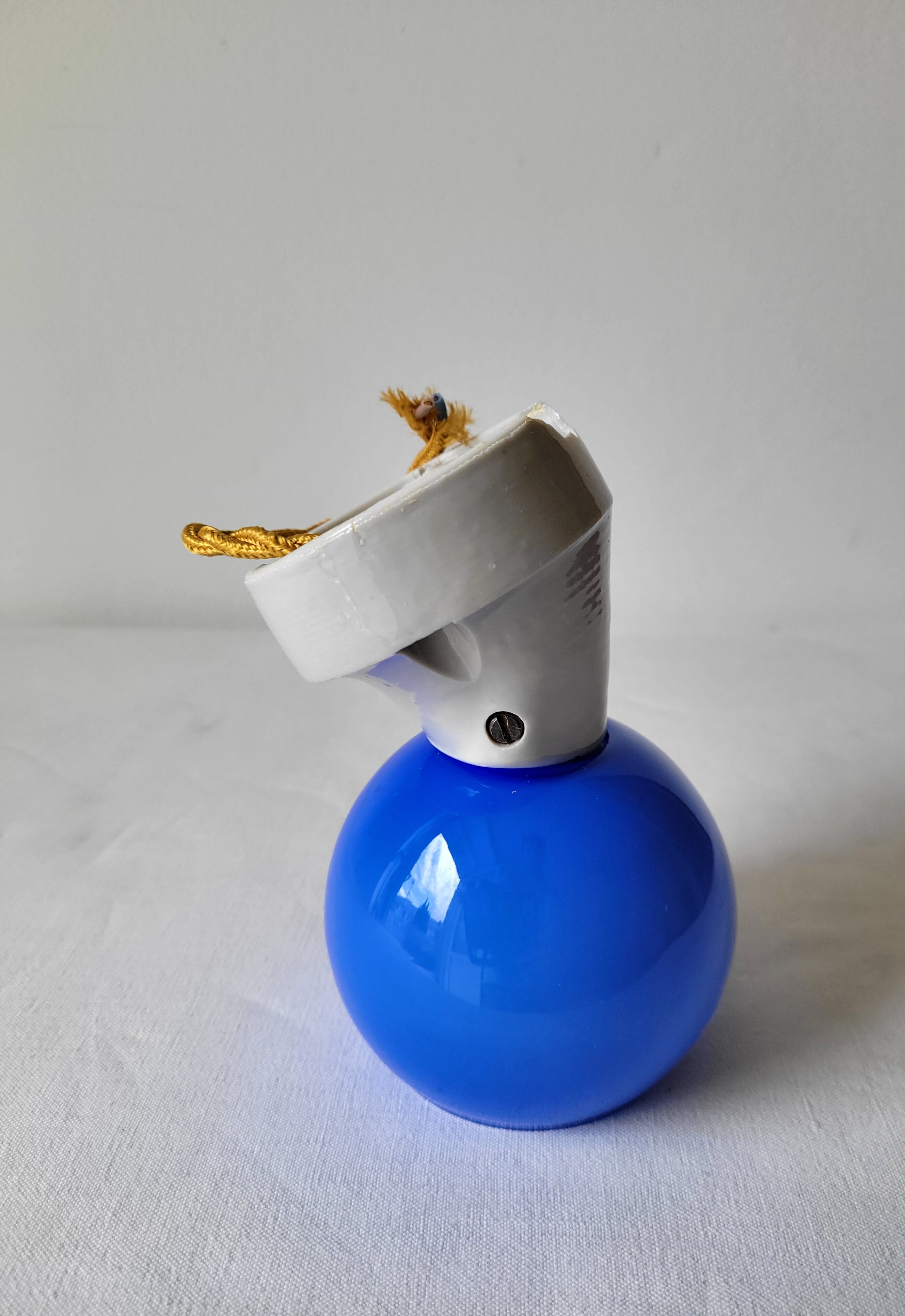 Wall lamp in porcelain and opaline