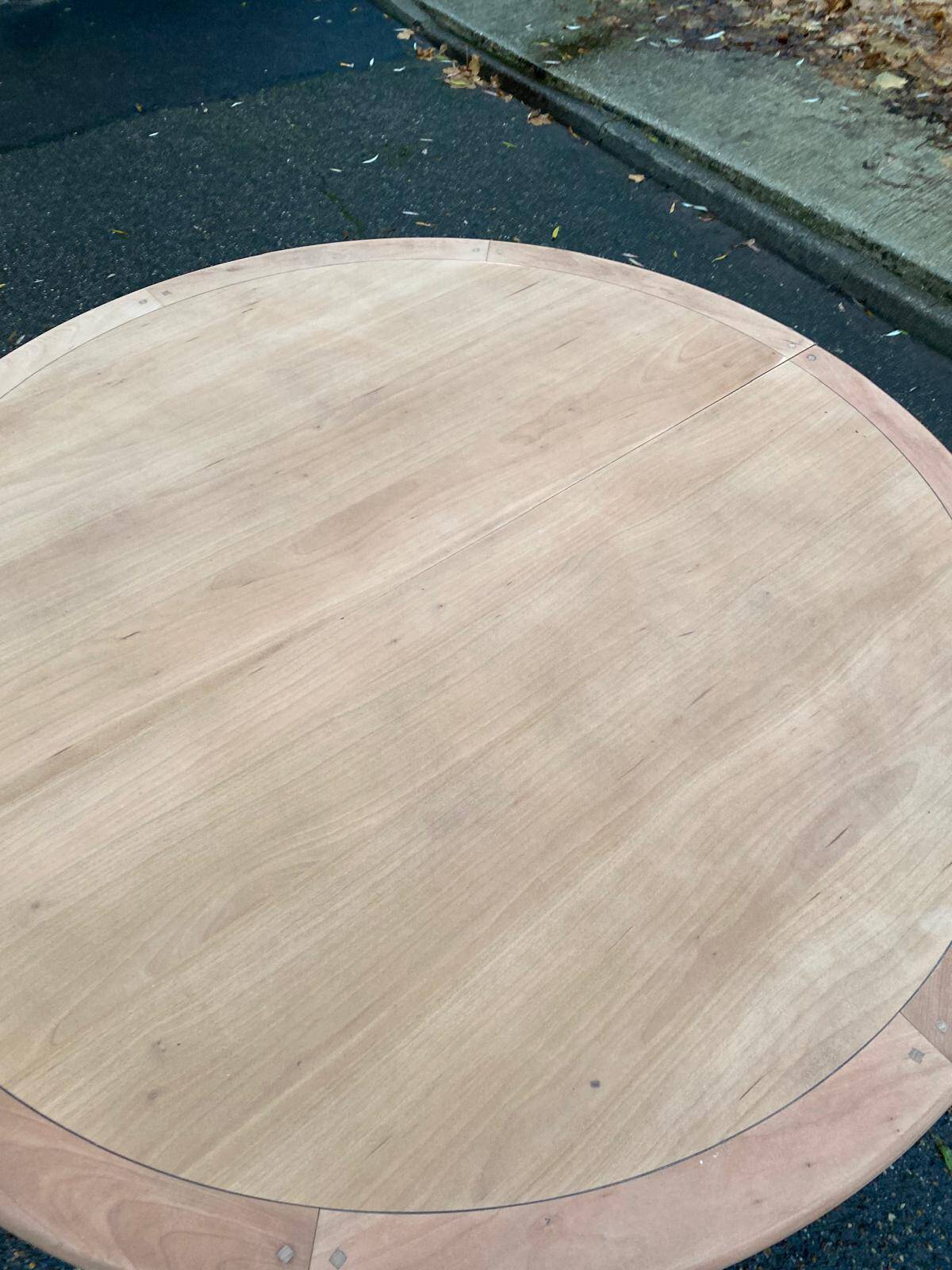 Louis Philippe round extendable dining table, restored, 19th century, 210cm