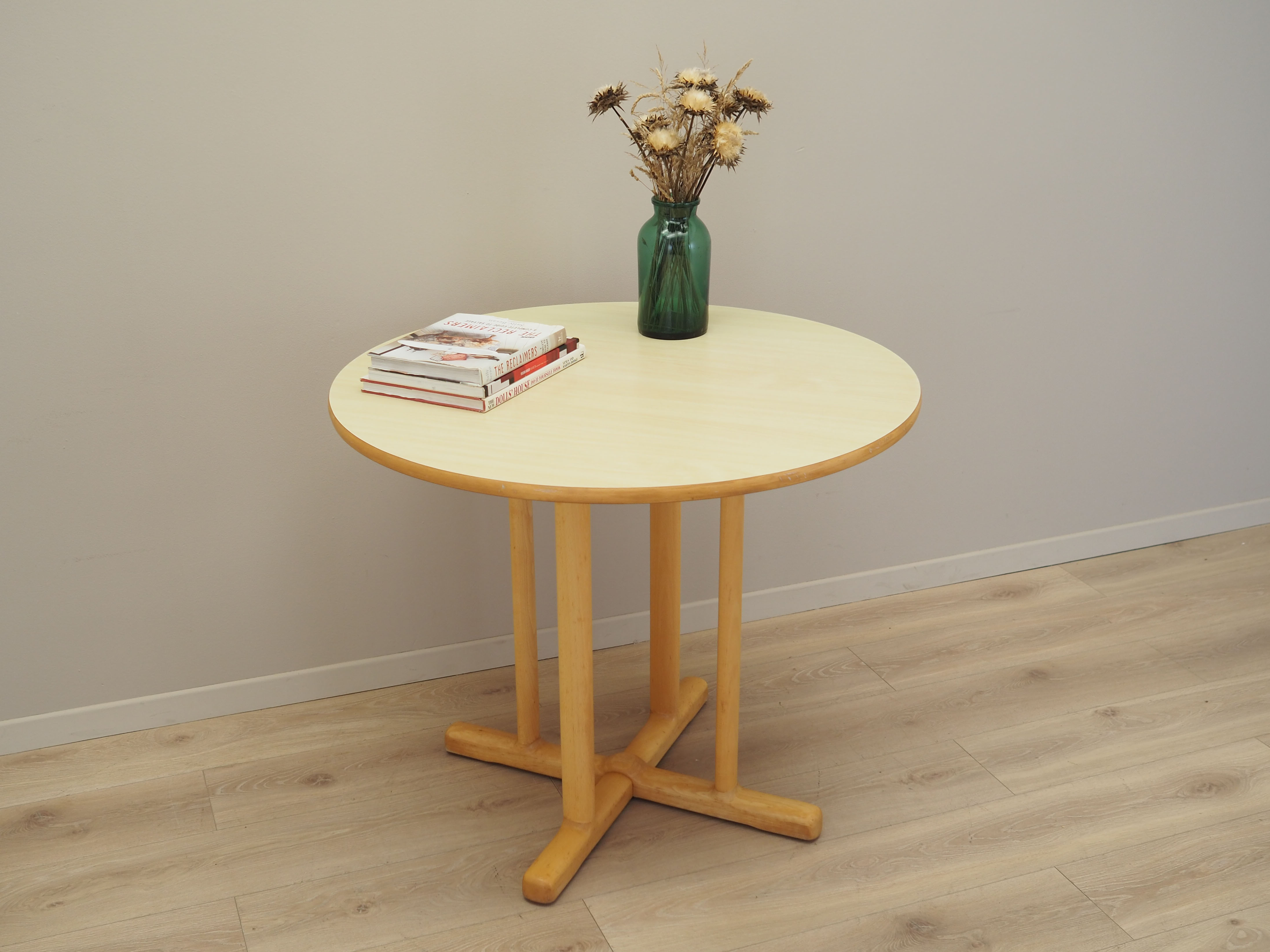 Table ronde en hêtre, design danois, années 1990, production: Danemark