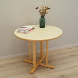 Table ronde en hêtre, design danois, années 1990, production: Danemark
