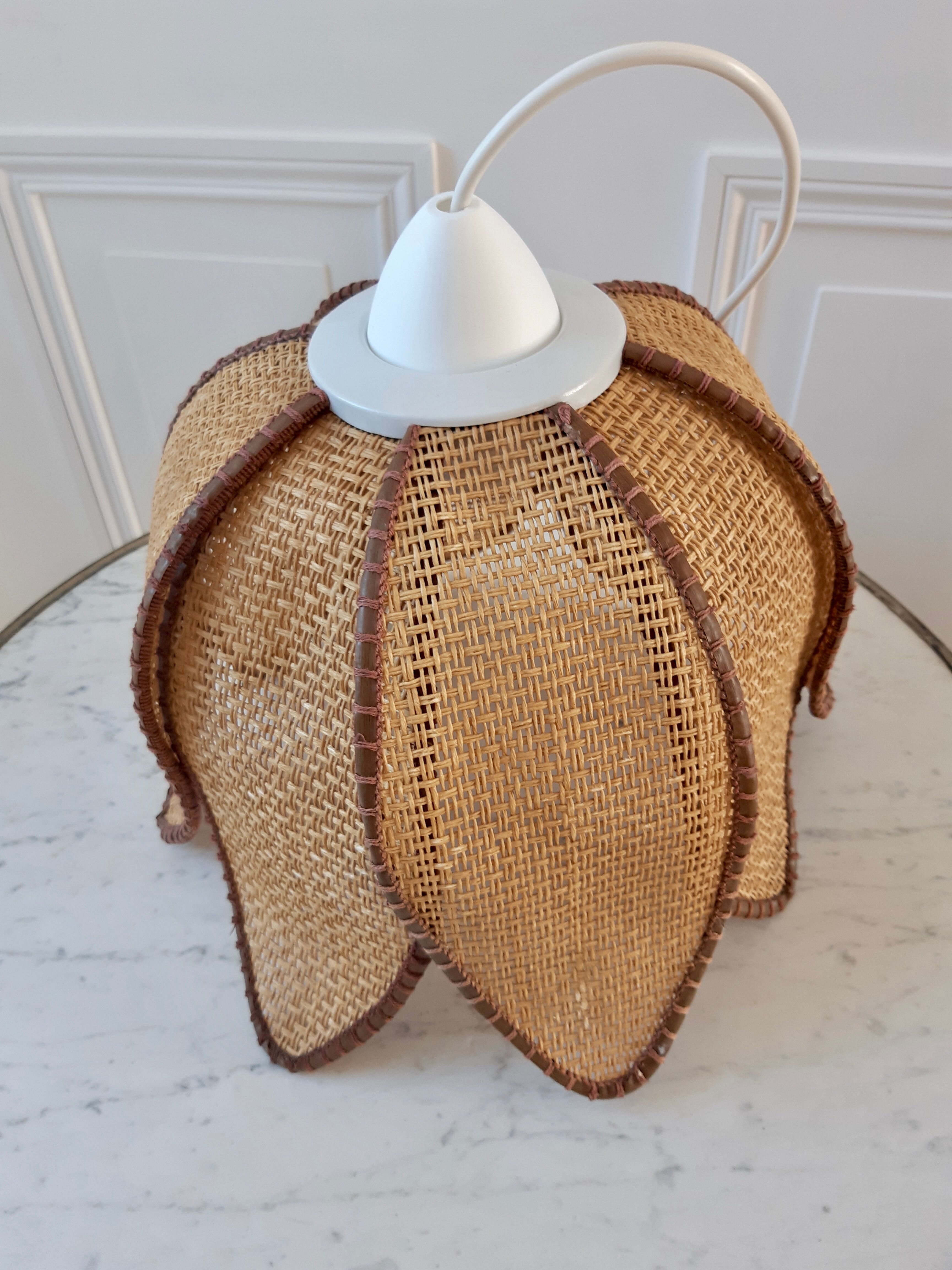 Suspension lotus / petal in cannage 60s