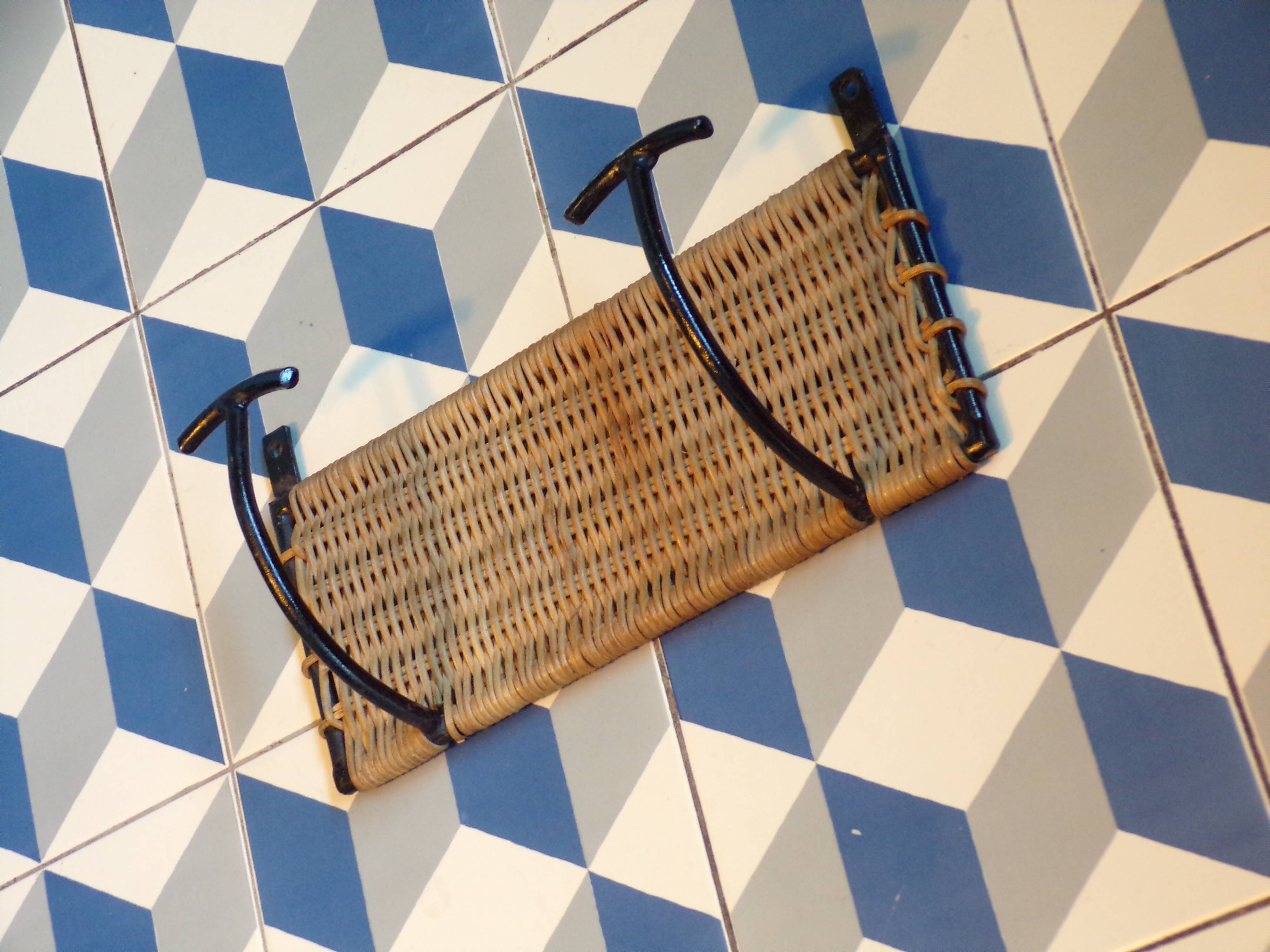 Porte manteau fer et rotin 1950