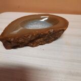 Empty stone pocket