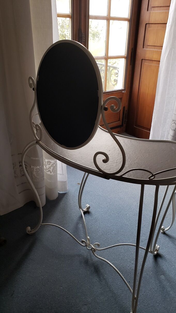 Wrought iron hairdresser Atelier Hugonet