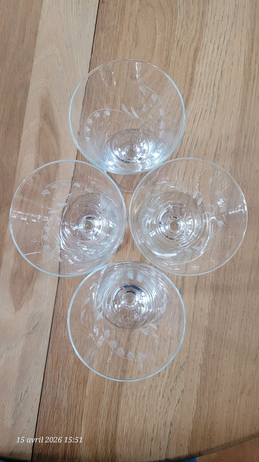 4 stemmed glasses - Lily of the Valley pattern