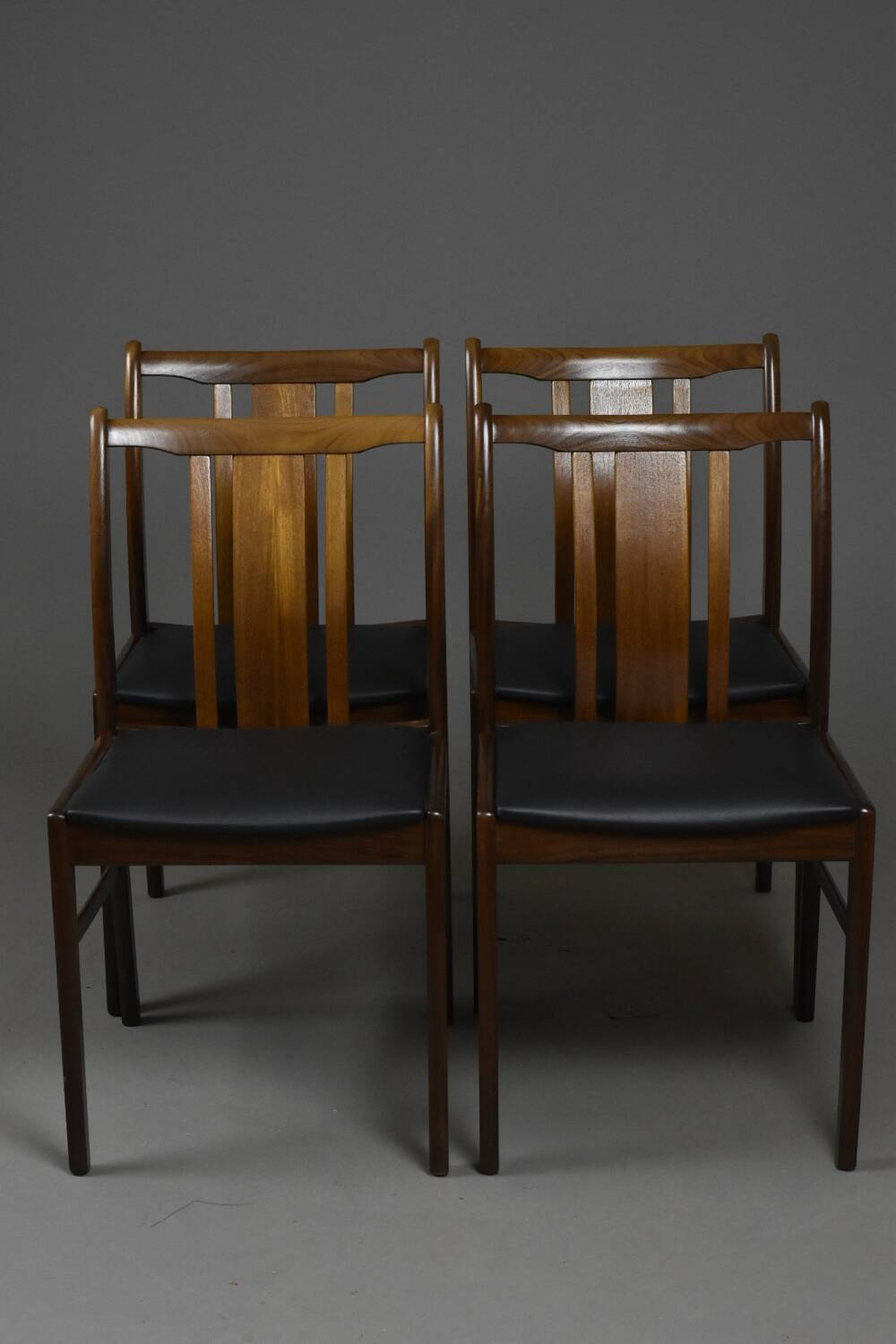 Ensemble de 4 chaises danoises en massif d'afomosia, années 60